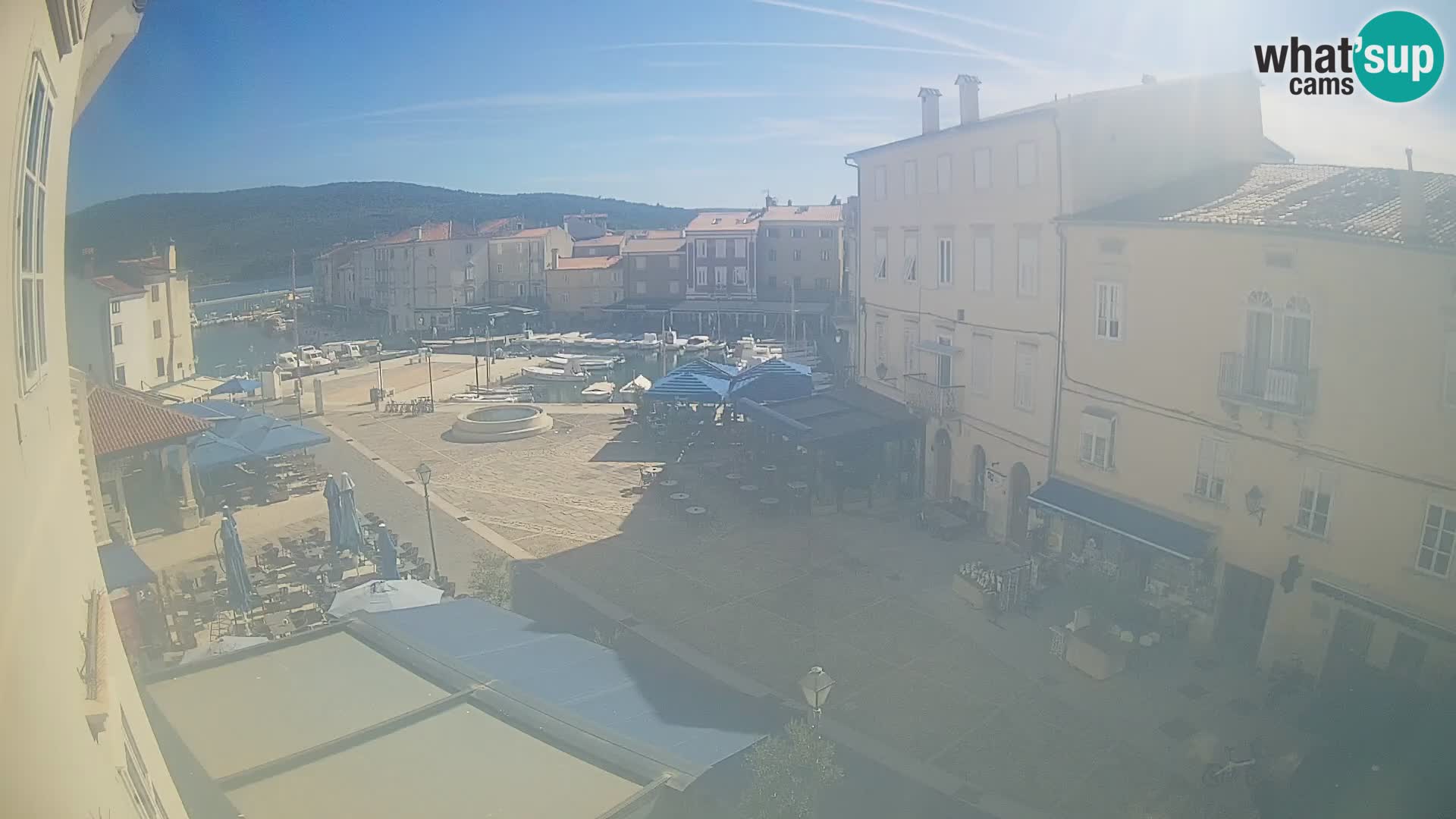 LIVE cam Cres city – place principale et “mandrač” – île de Cres – Croatie