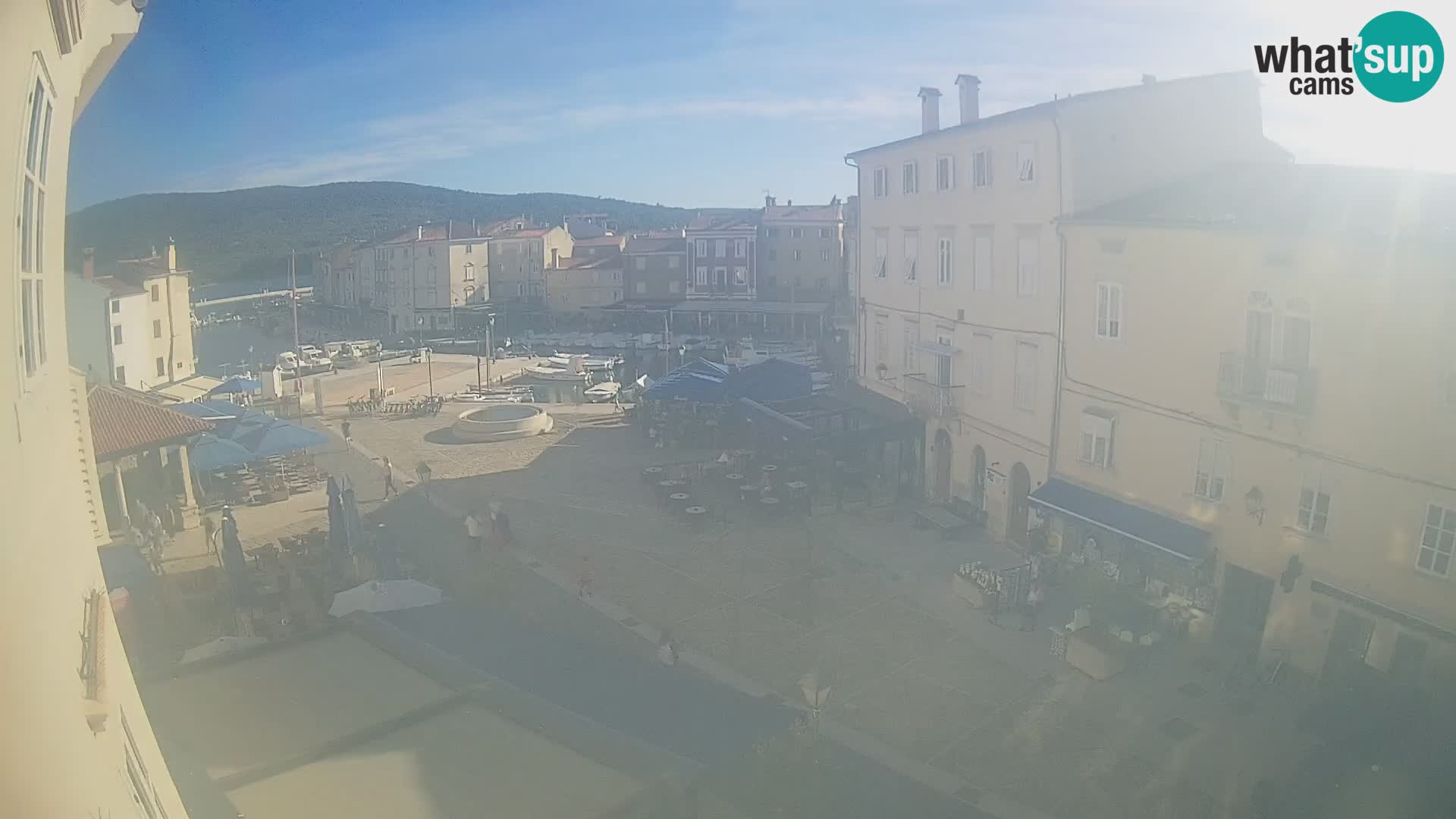 LIVE cam Cres city – place principale et “mandrač” – île de Cres – Croatie