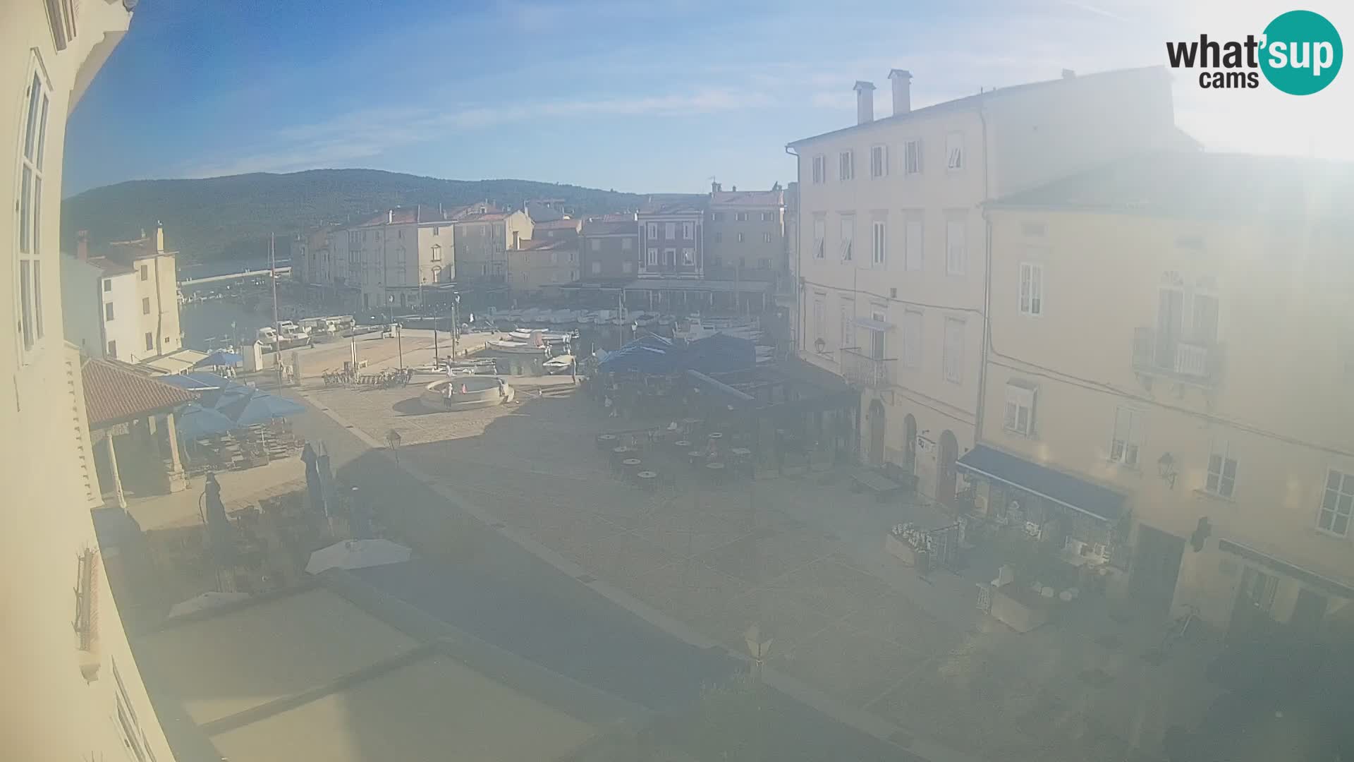 LIVE cam Cres city – place principale et “mandrač” – île de Cres – Croatie