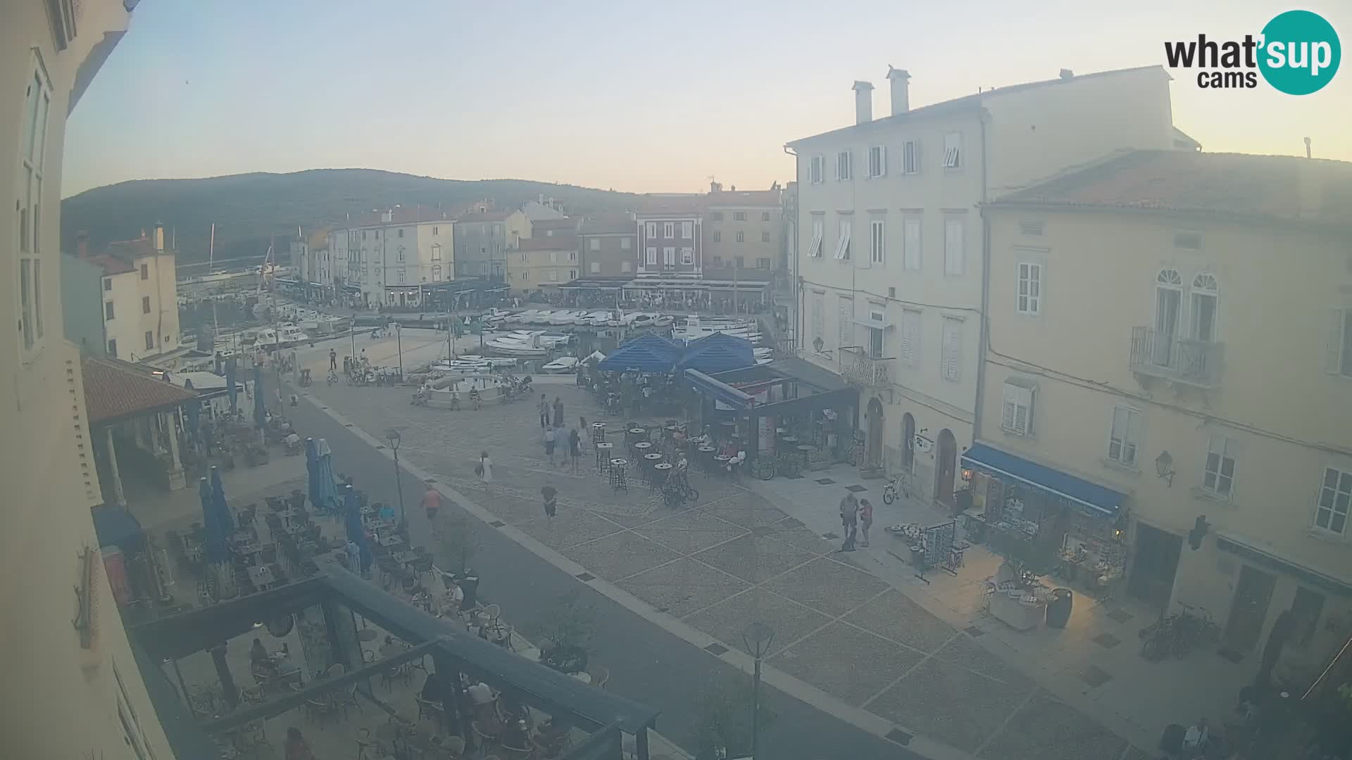 LIVE cam Cres city – place principale et “mandrač” – île de Cres – Croatie