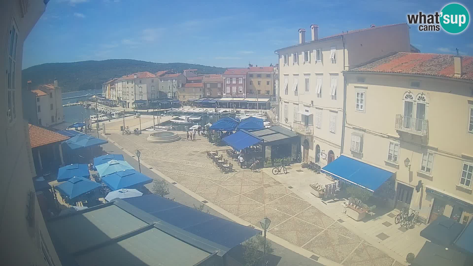 Cámara en vivo ciudad de Cres – plaza principal y “mandrač” – isla de Cres – Croacia