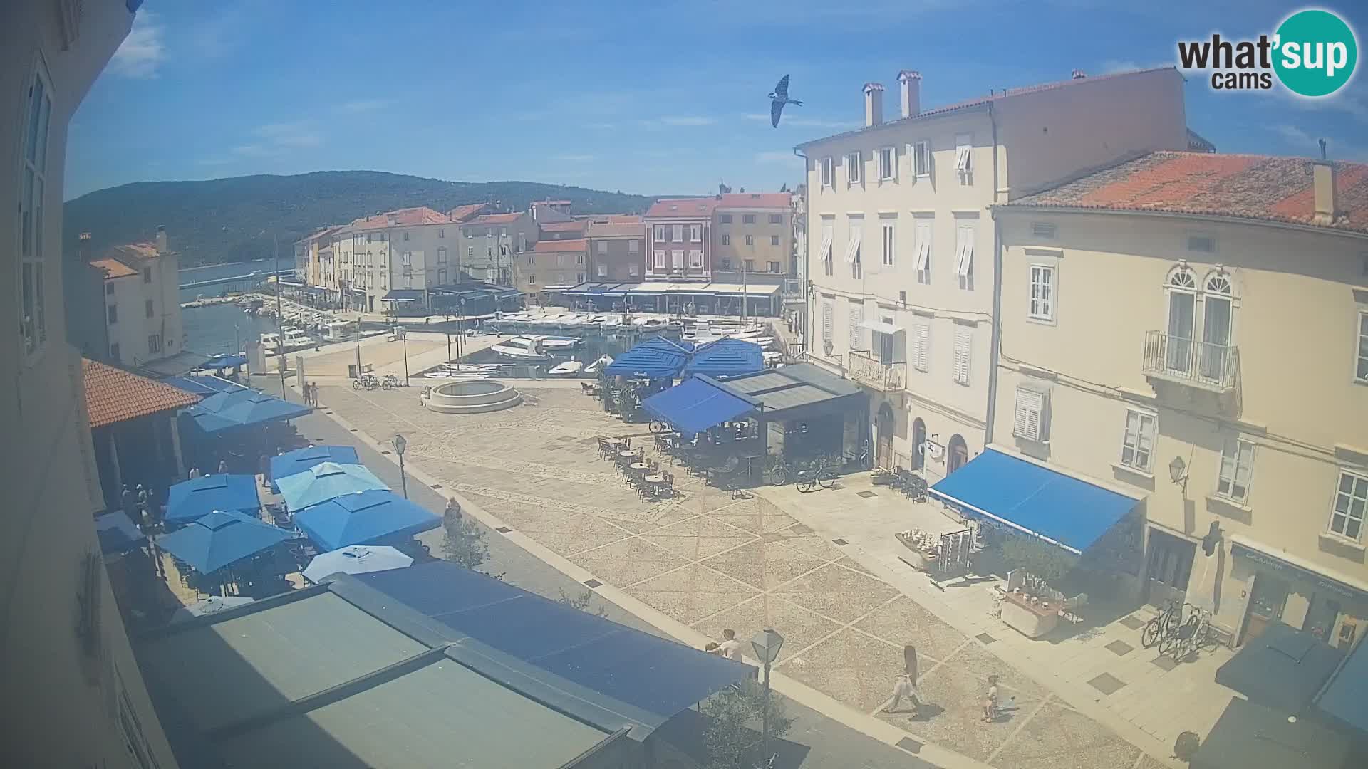 LIVE cam Cres city – place principale et “mandrač” – île de Cres – Croatie