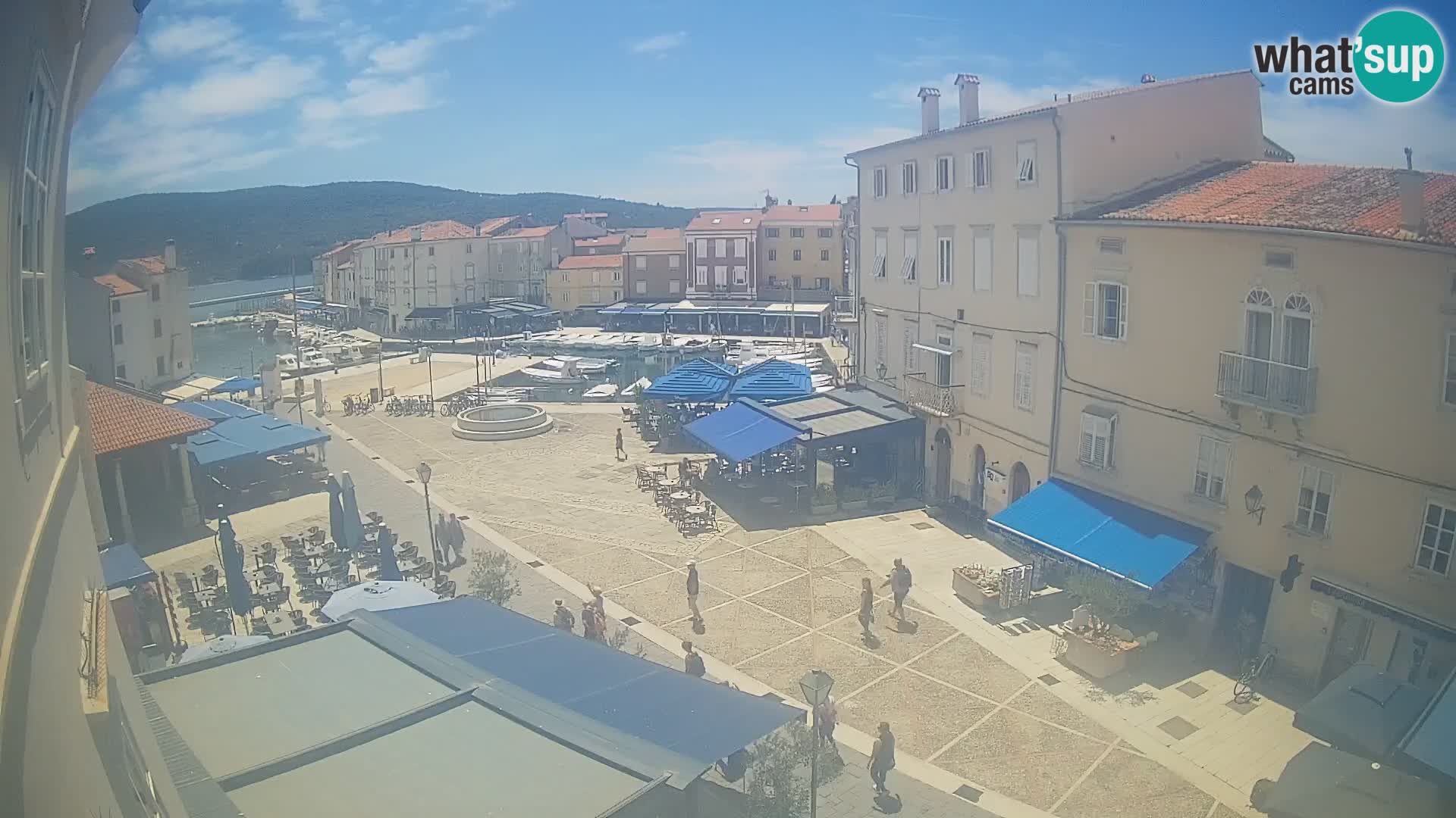 LIVE cam Cres city – place principale et “mandrač” – île de Cres – Croatie