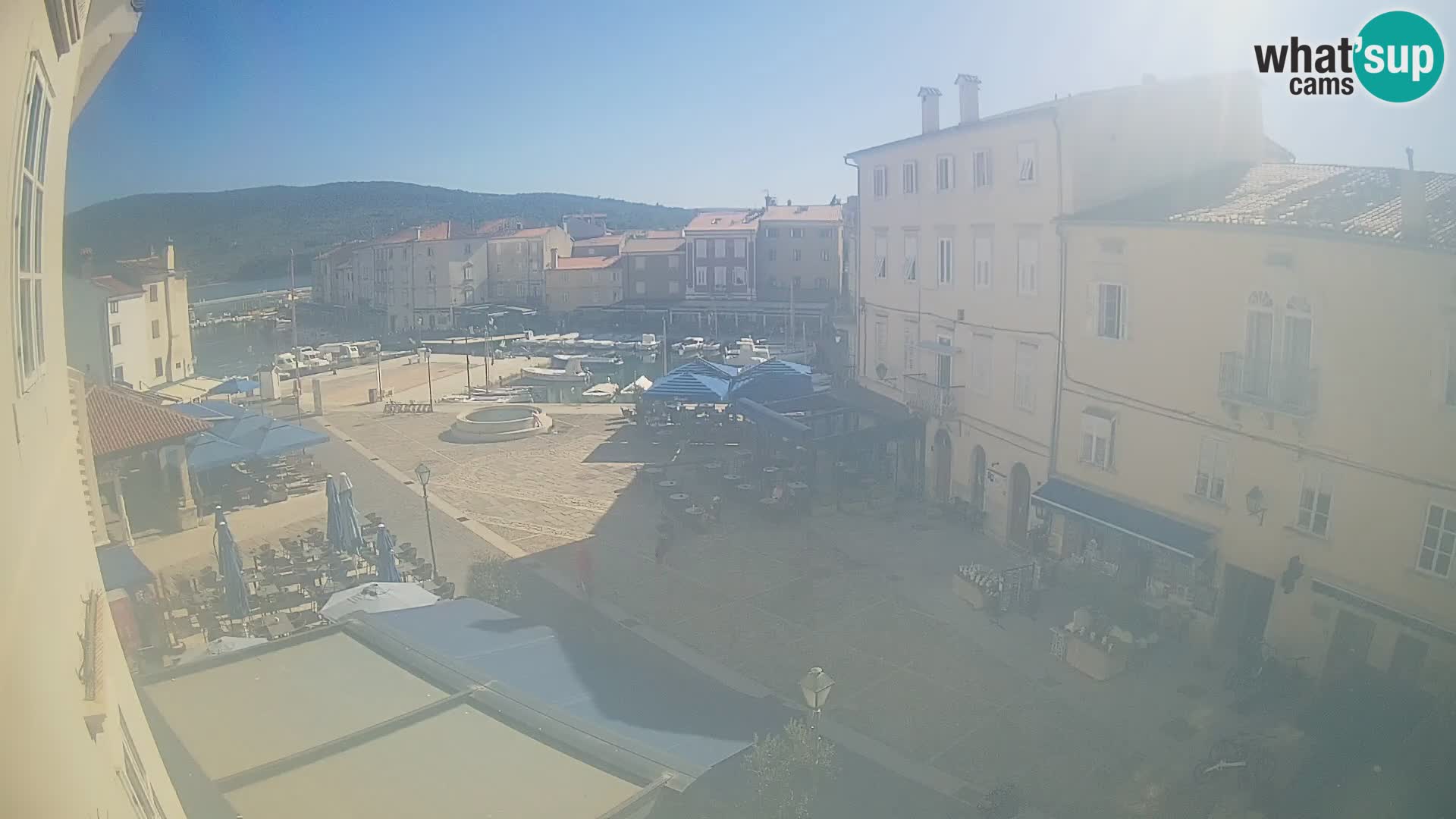 LIVE cam Cres città – piazza principale e “mandrač” – isola di Cherso – Croazia