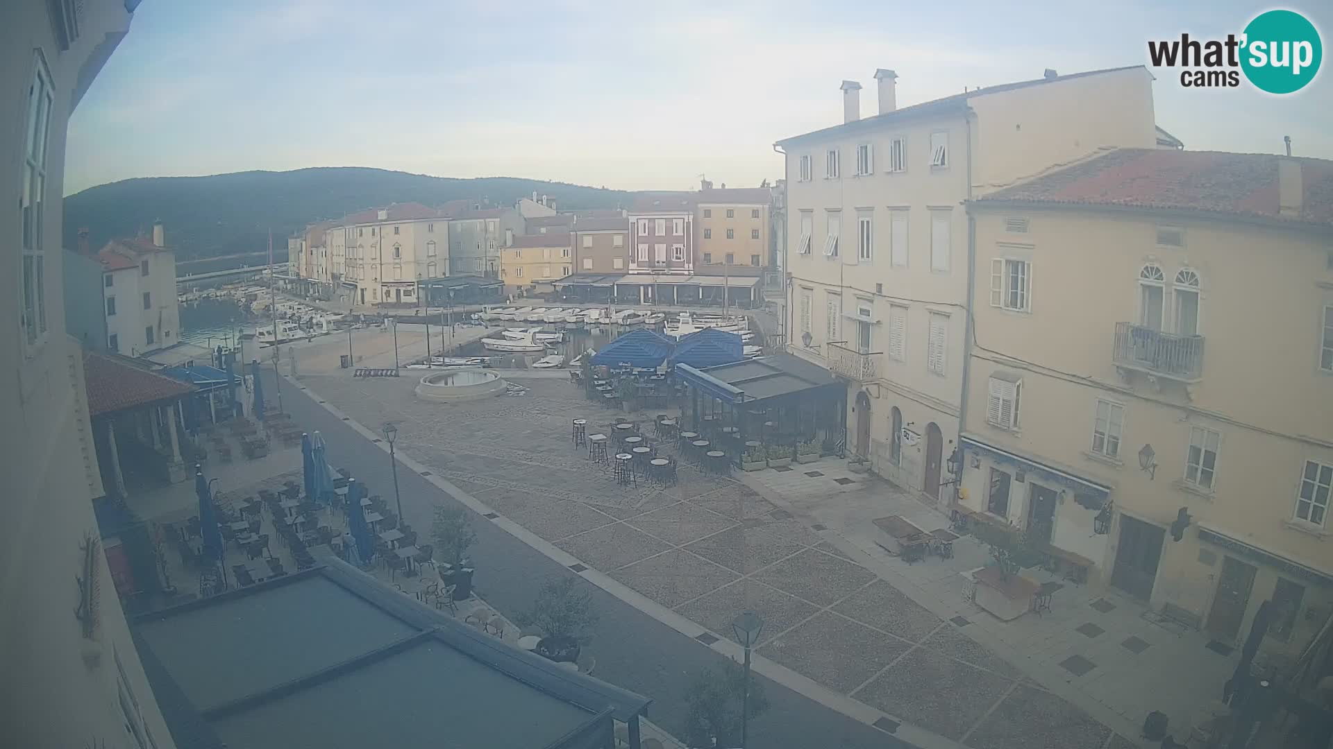 LIVE cam Cres city – place principale et “mandrač” – île de Cres – Croatie