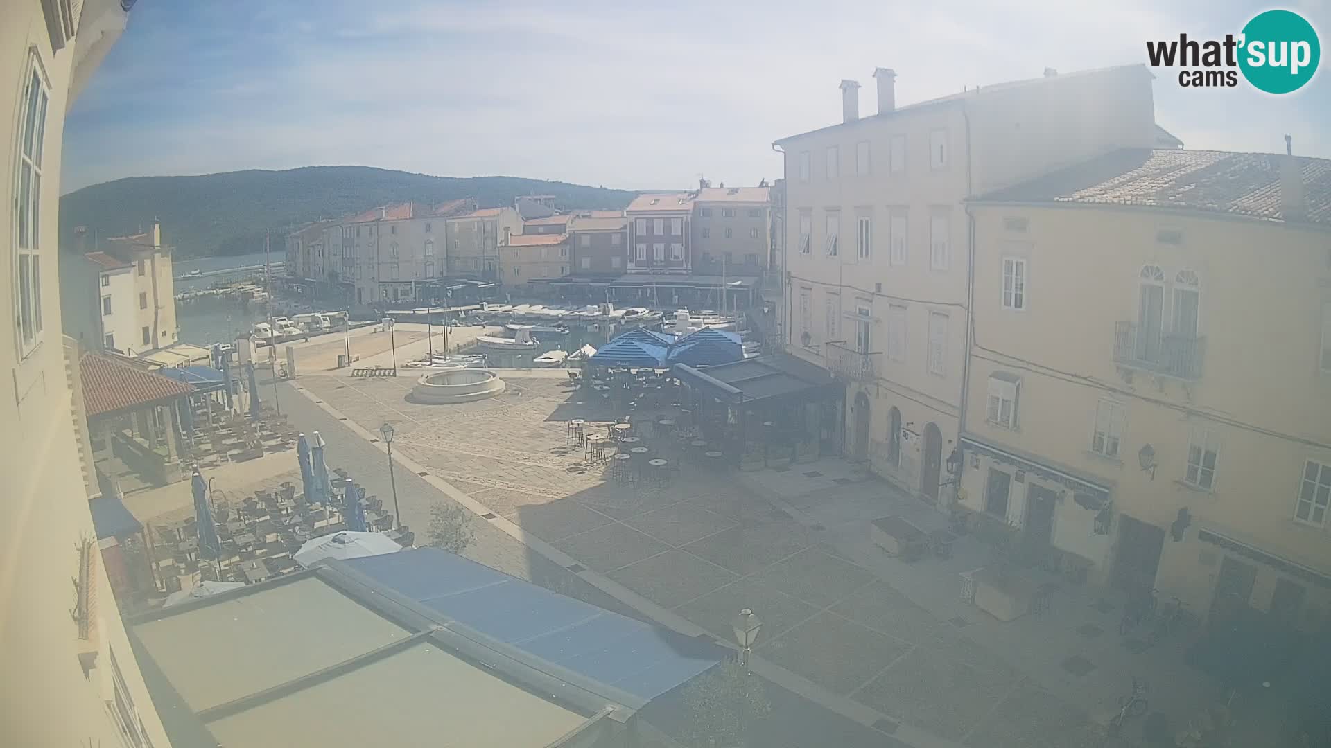 LIVE cam Cres city – place principale et “mandrač” – île de Cres – Croatie