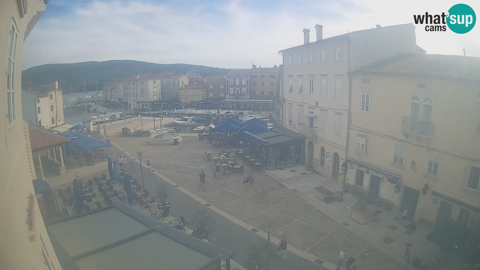 LIVE cam Cres city – place principale et “mandrač” – île de Cres – Croatie