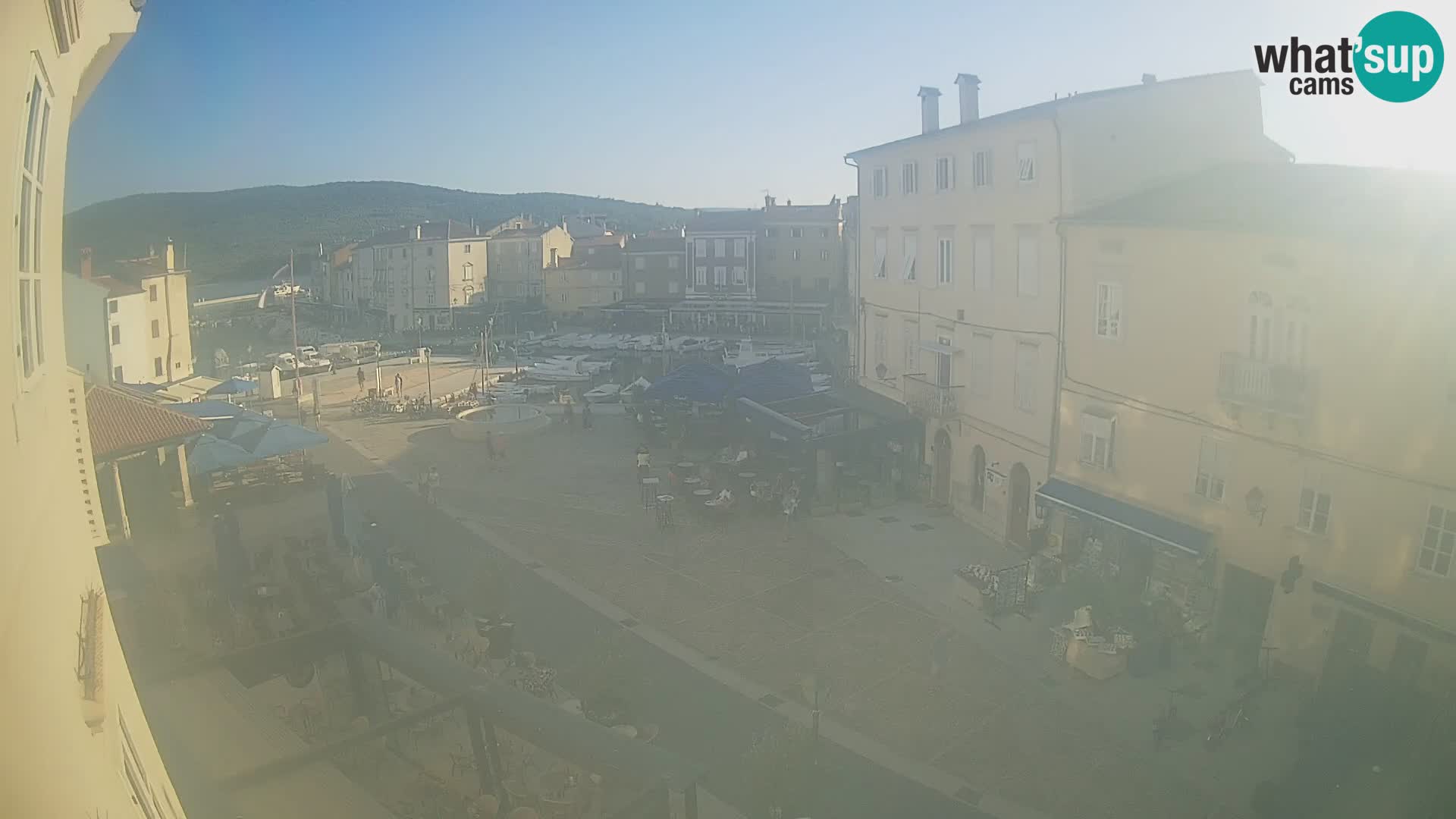 LIVE cam Cres city – place principale et “mandrač” – île de Cres – Croatie