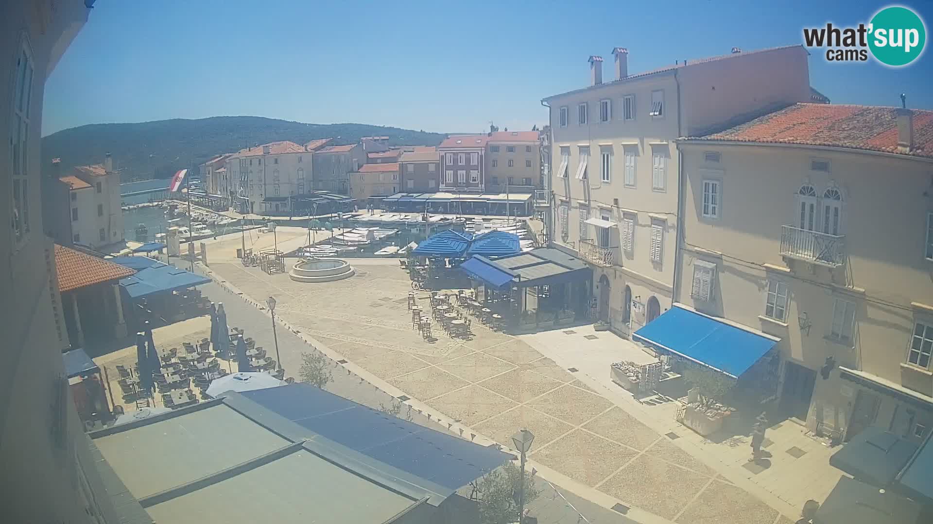 LIVE cam Cres city – place principale et “mandrač” – île de Cres – Croatie