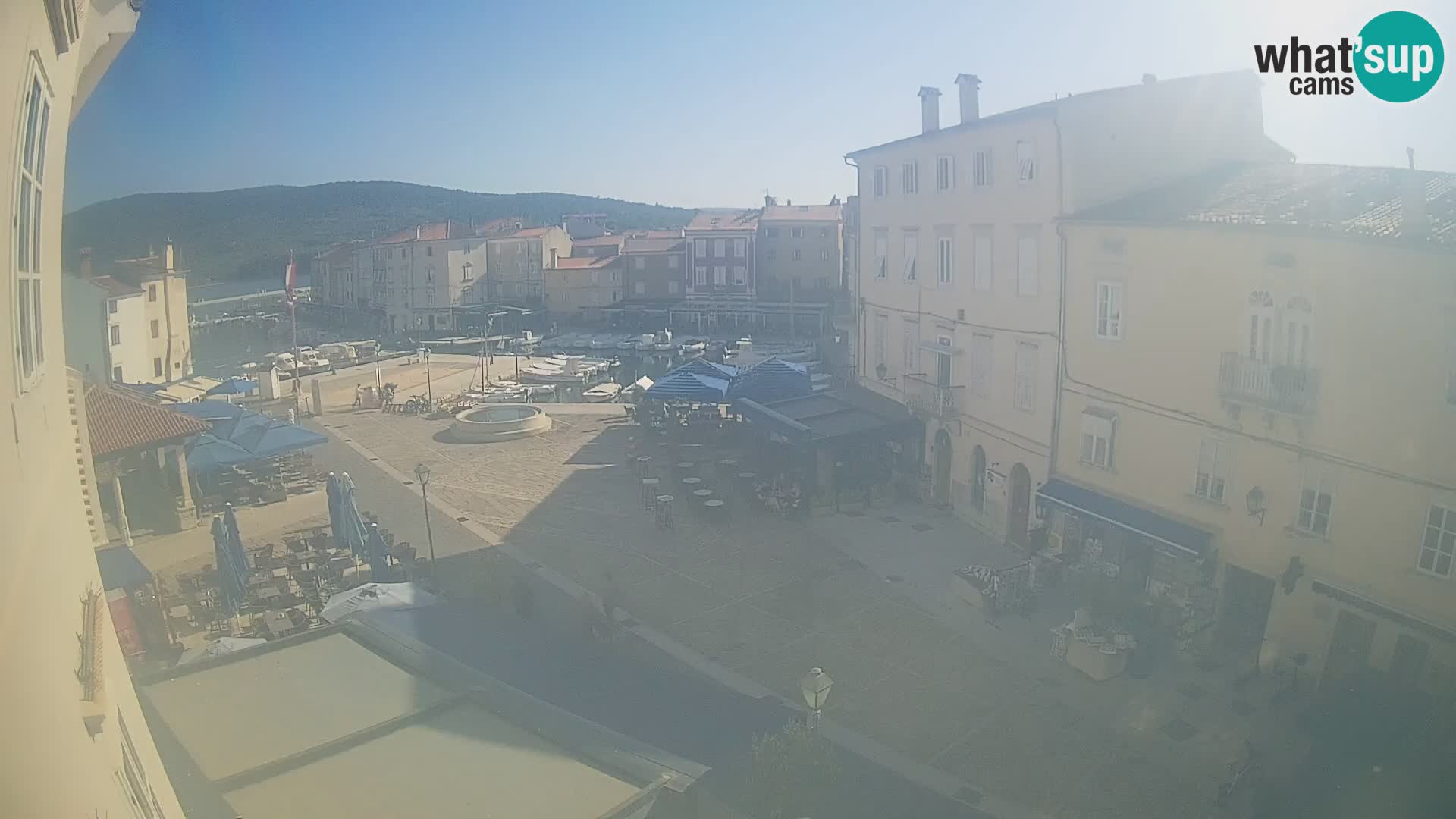 LIVE cam Cres city – place principale et “mandrač” – île de Cres – Croatie