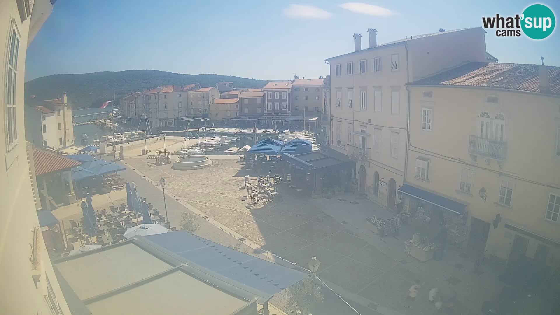 LIVE cam Cres city – place principale et “mandrač” – île de Cres – Croatie