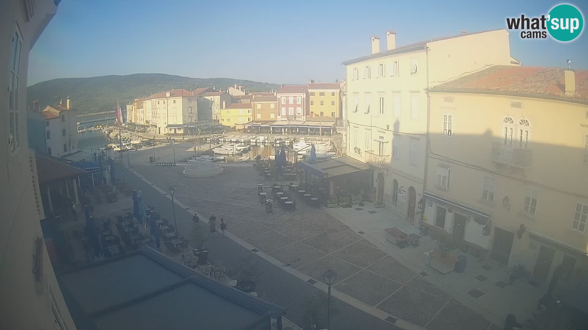 LIVE cam Cres city – place principale et “mandrač” – île de Cres – Croatie