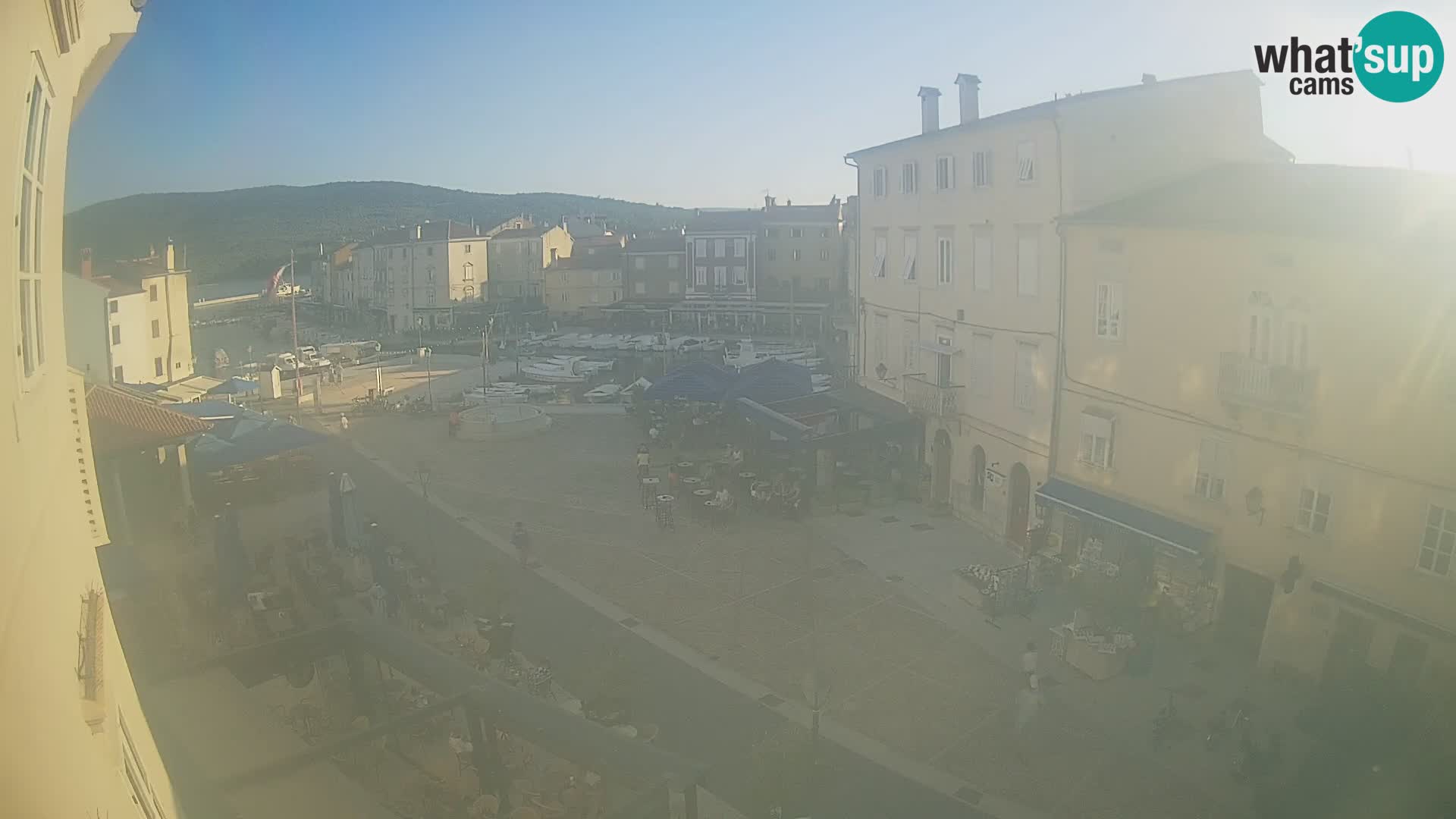 LIVE cam Cres city – place principale et “mandrač” – île de Cres – Croatie