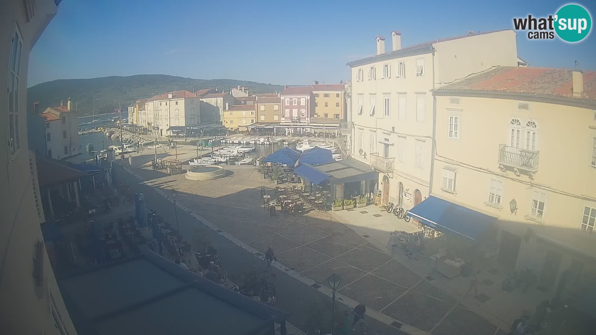 Cámara en vivo ciudad de Cres – plaza principal y “mandrač” – isla de Cres – Croacia