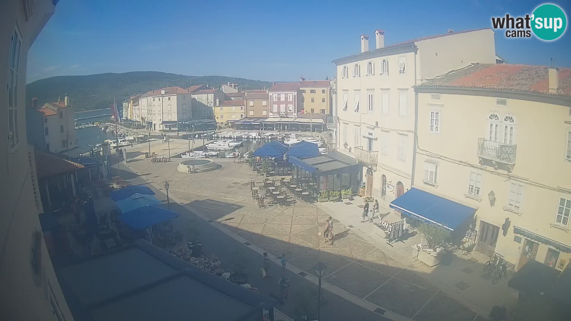 Cámara en vivo ciudad de Cres – plaza principal y “mandrač” – isla de Cres – Croacia