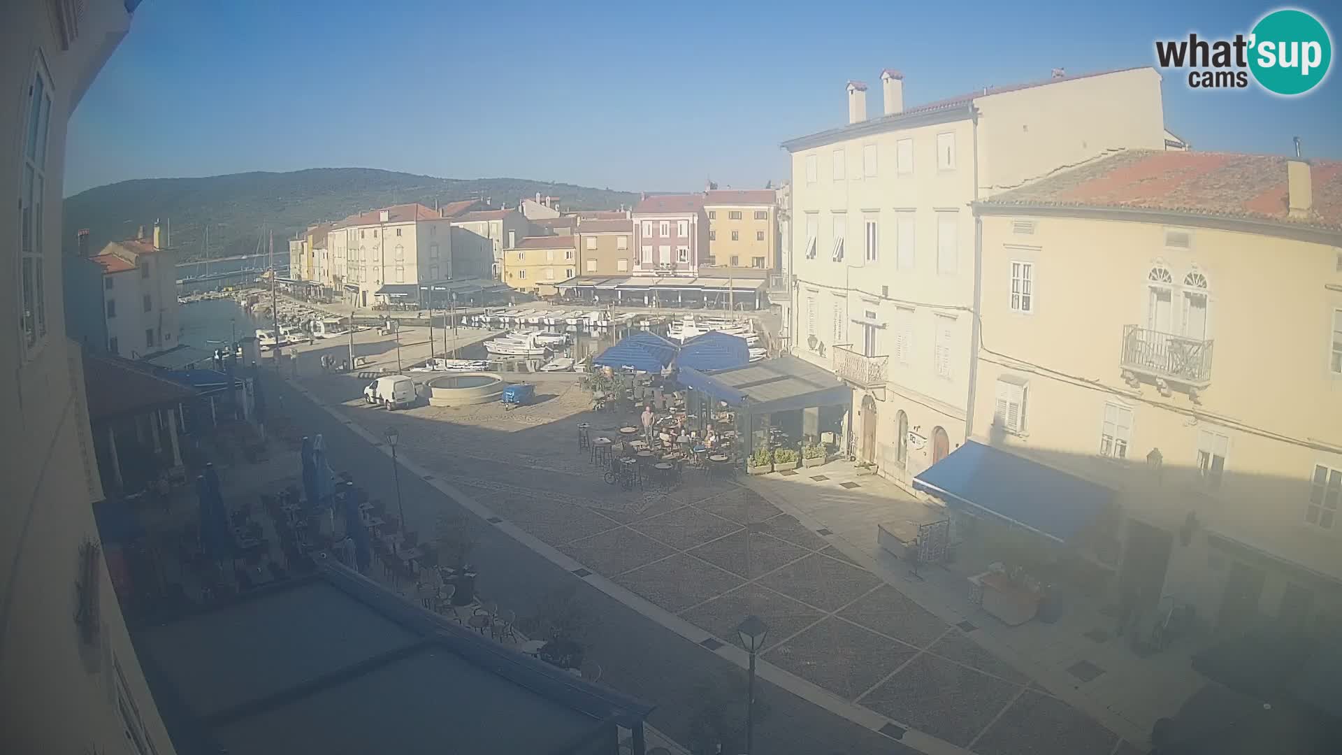LIVE cam Cres city – place principale et “mandrač” – île de Cres – Croatie