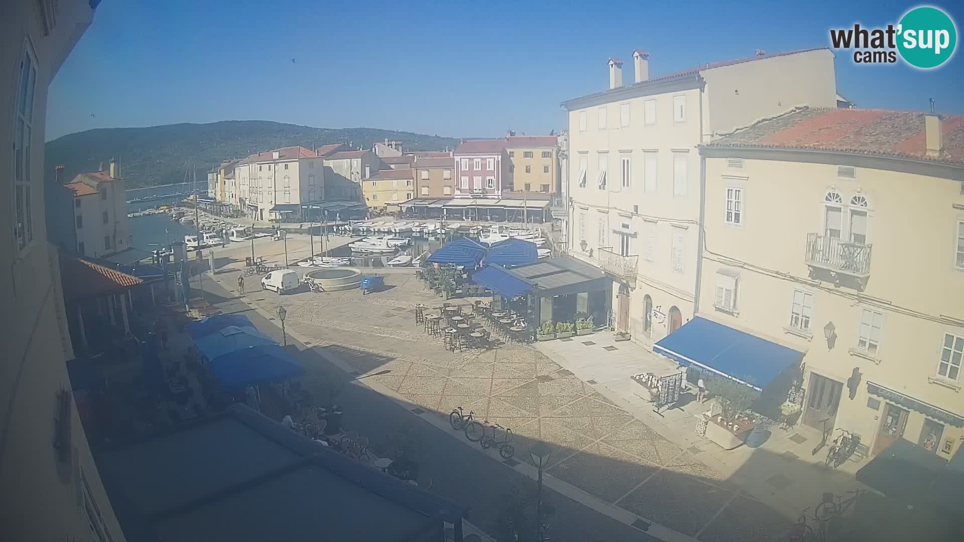 LIVE cam Cres city – place principale et “mandrač” – île de Cres – Croatie