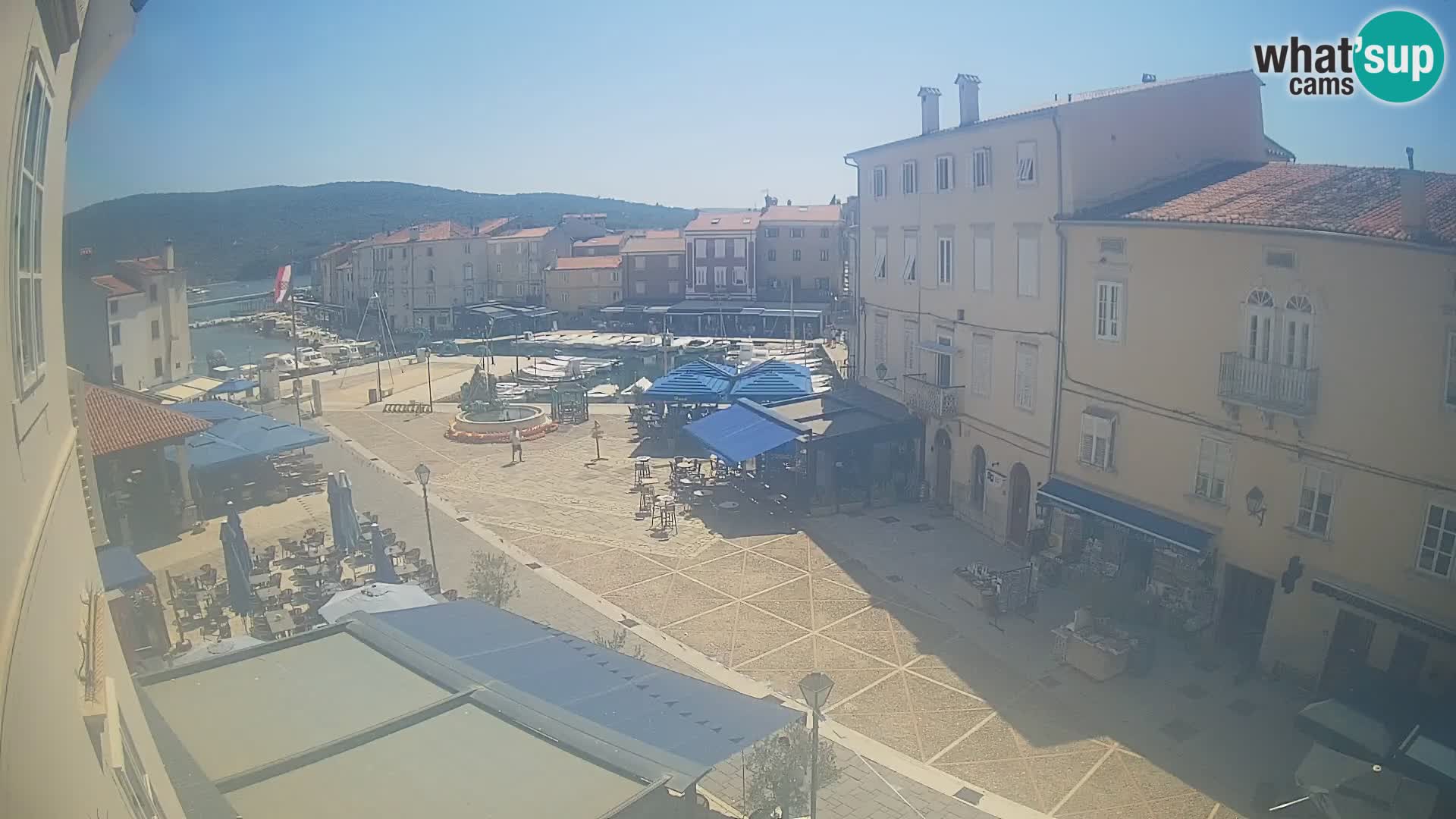 LIVE cam Cres city – place principale et “mandrač” – île de Cres – Croatie