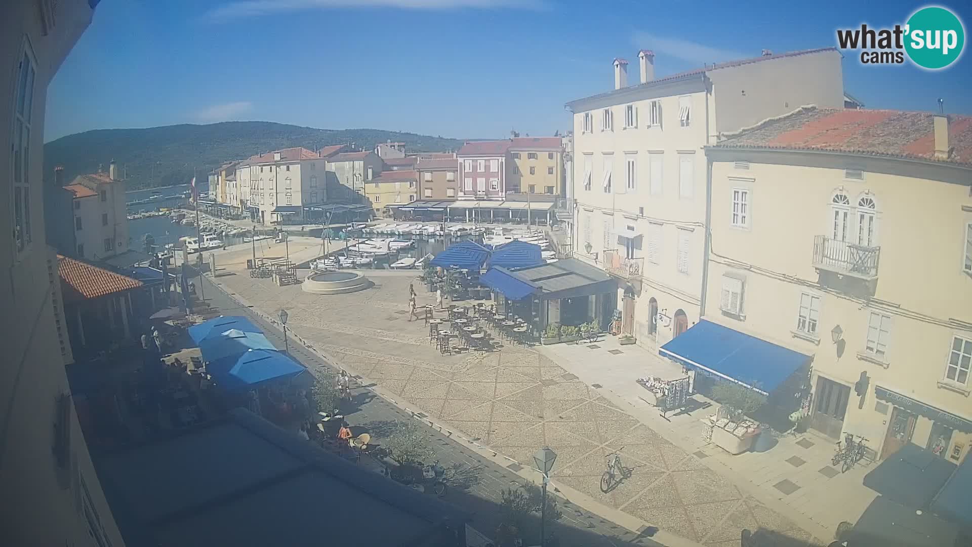 LIVE cam Cres city – place principale et “mandrač” – île de Cres – Croatie