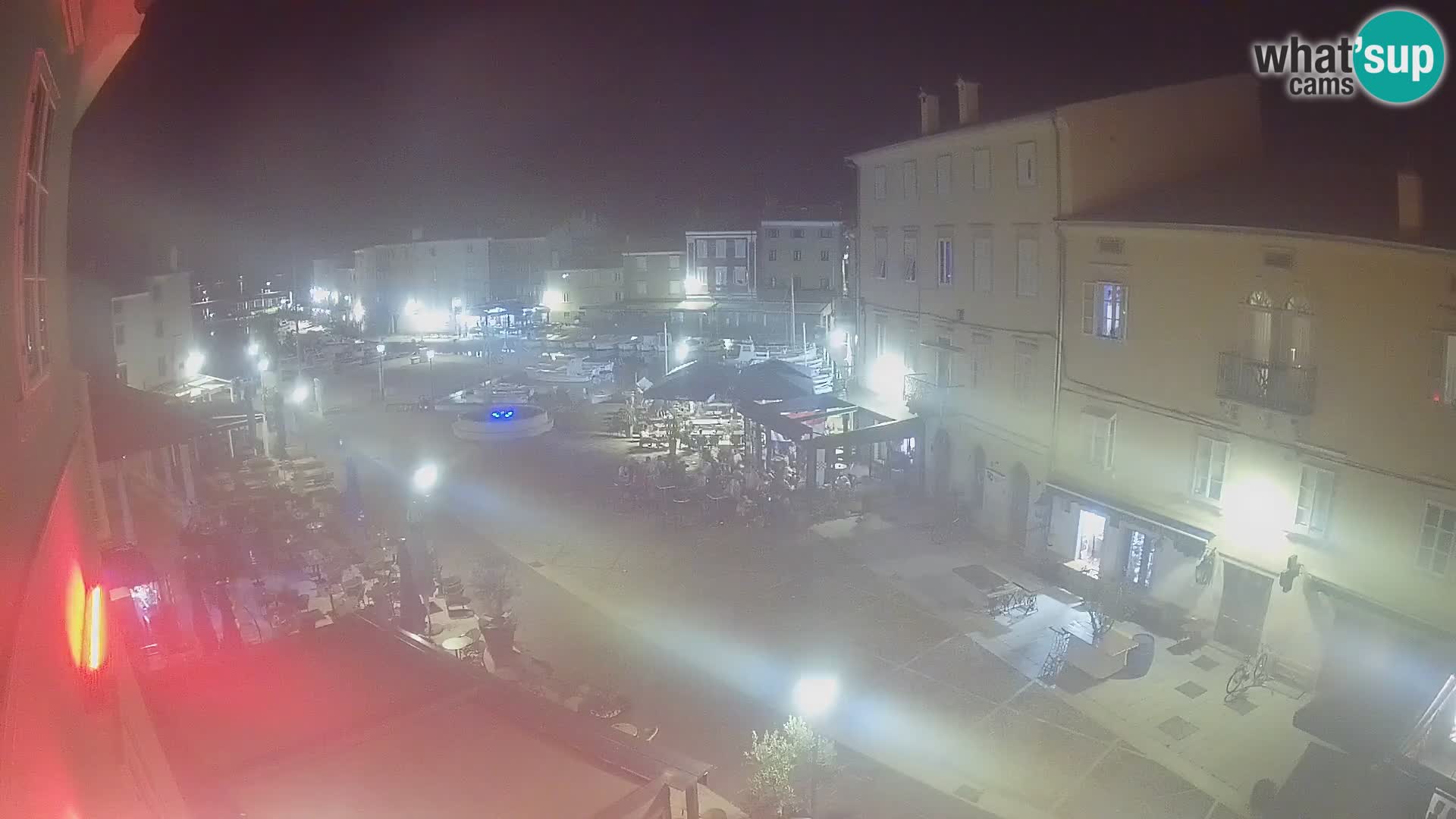 Web kamera Grad Cres – glavni trg i “mandrač” – otok Cres