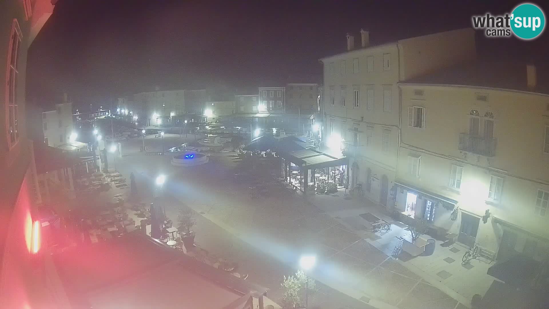 Web kamera Grad Cres – glavni trg i “mandrač” – otok Cres