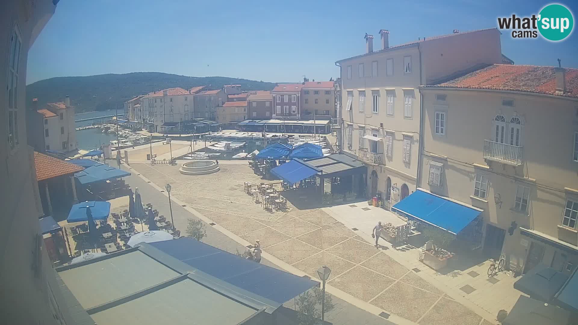 Cámara en vivo ciudad de Cres – plaza principal y “mandrač” – isla de Cres – Croacia