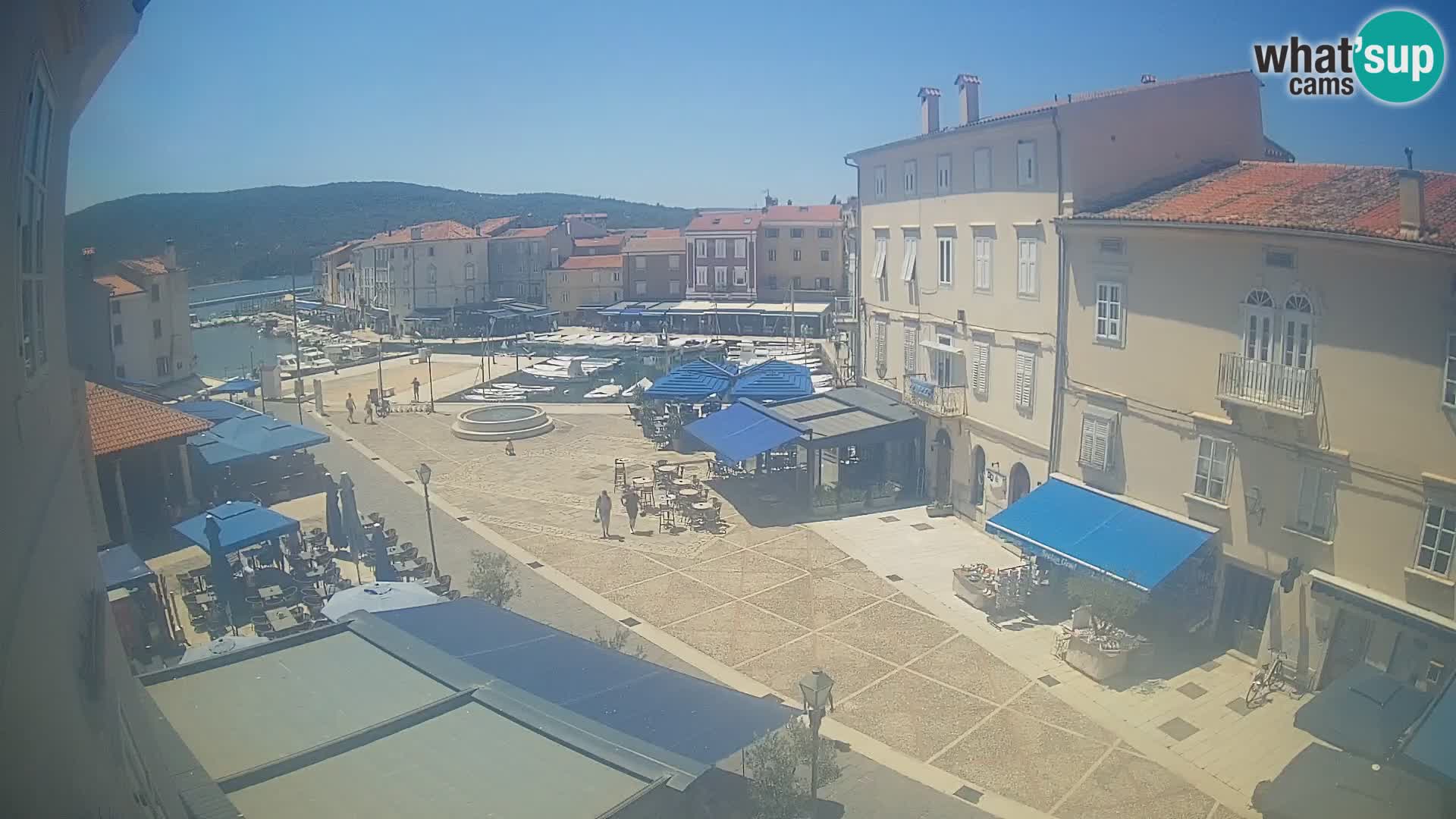 Cámara en vivo ciudad de Cres – plaza principal y “mandrač” – isla de Cres – Croacia