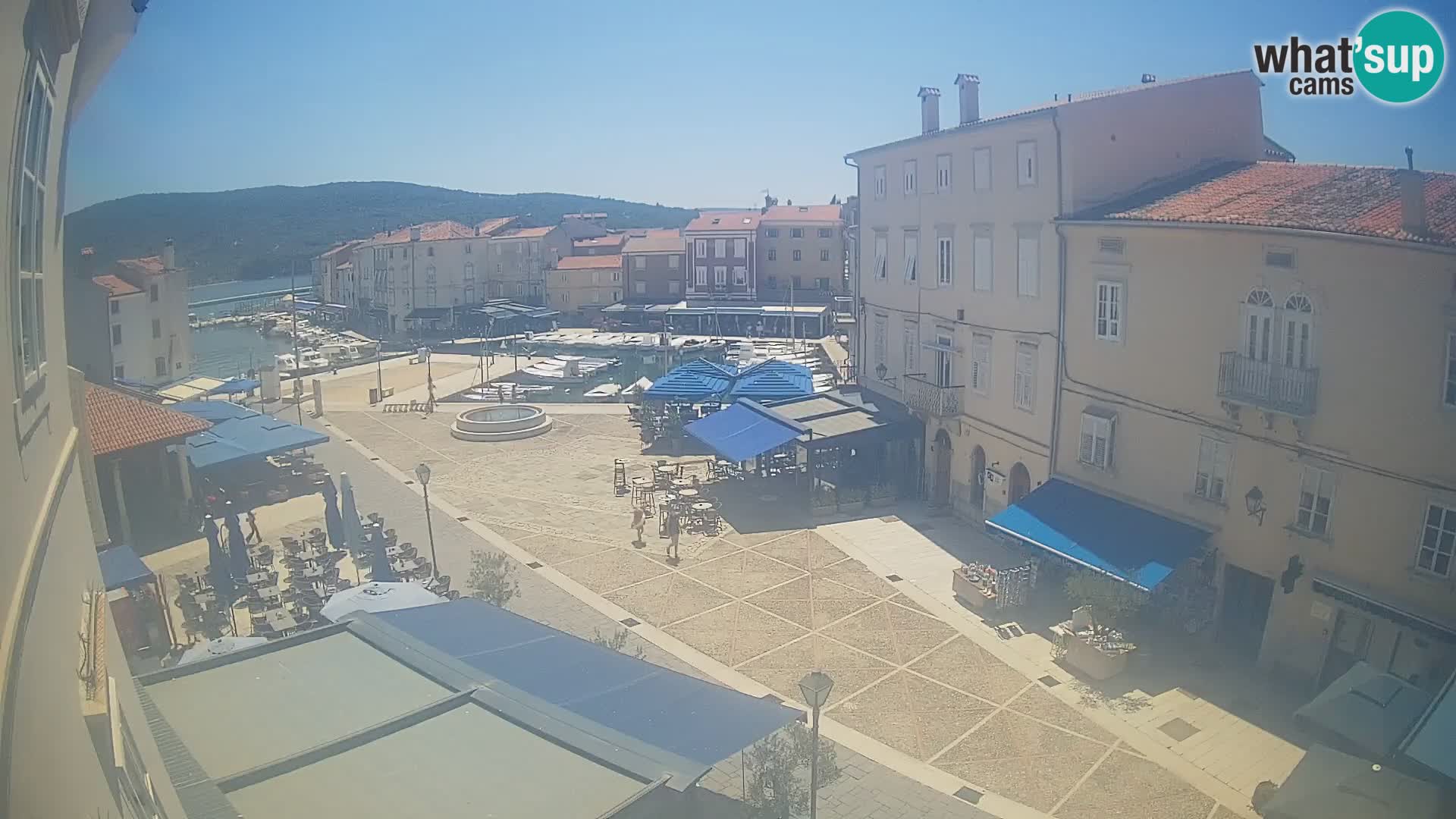 Cámara en vivo ciudad de Cres – plaza principal y “mandrač” – isla de Cres – Croacia