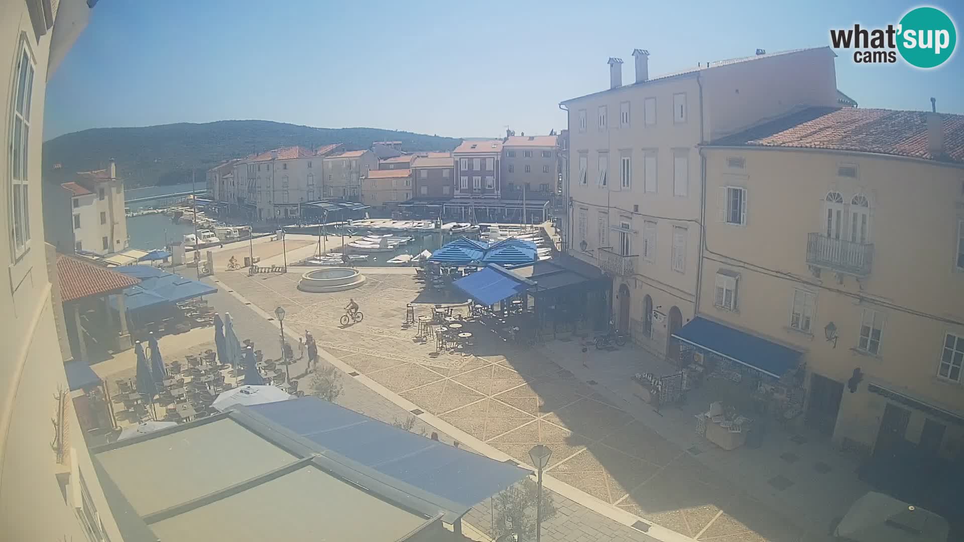 Cámara en vivo ciudad de Cres – plaza principal y “mandrač” – isla de Cres – Croacia