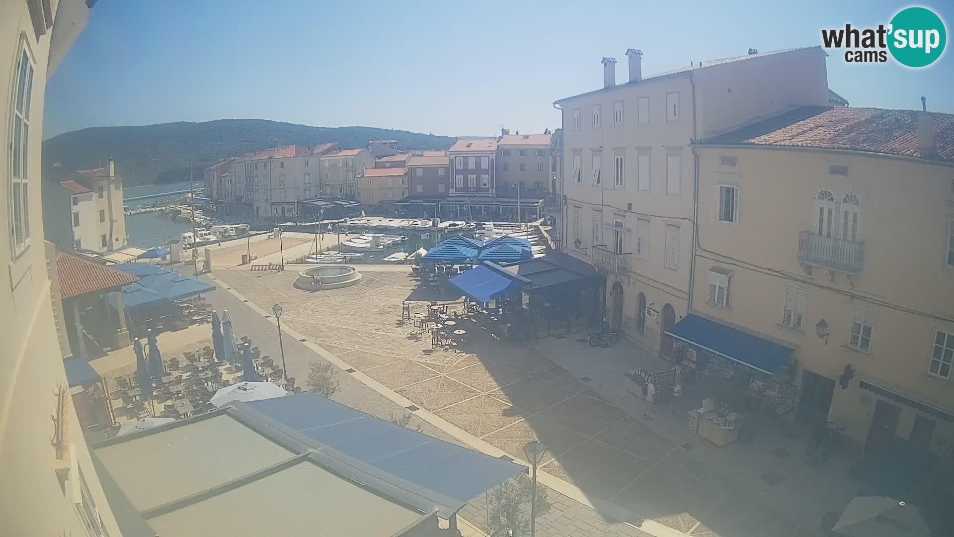Cámara en vivo ciudad de Cres – plaza principal y “mandrač” – isla de Cres – Croacia