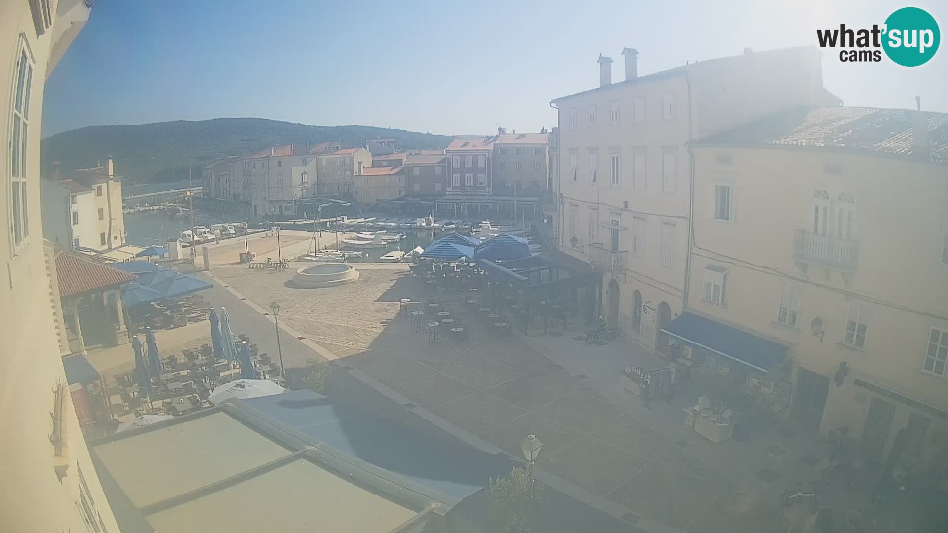 Cámara en vivo ciudad de Cres – plaza principal y “mandrač” – isla de Cres – Croacia