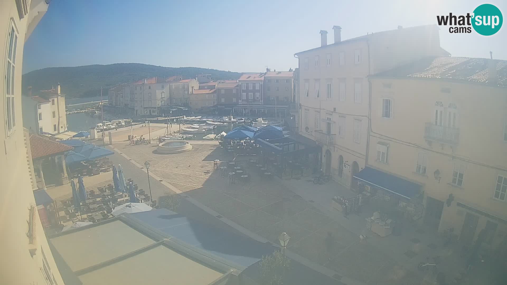 Cámara en vivo ciudad de Cres – plaza principal y “mandrač” – isla de Cres – Croacia