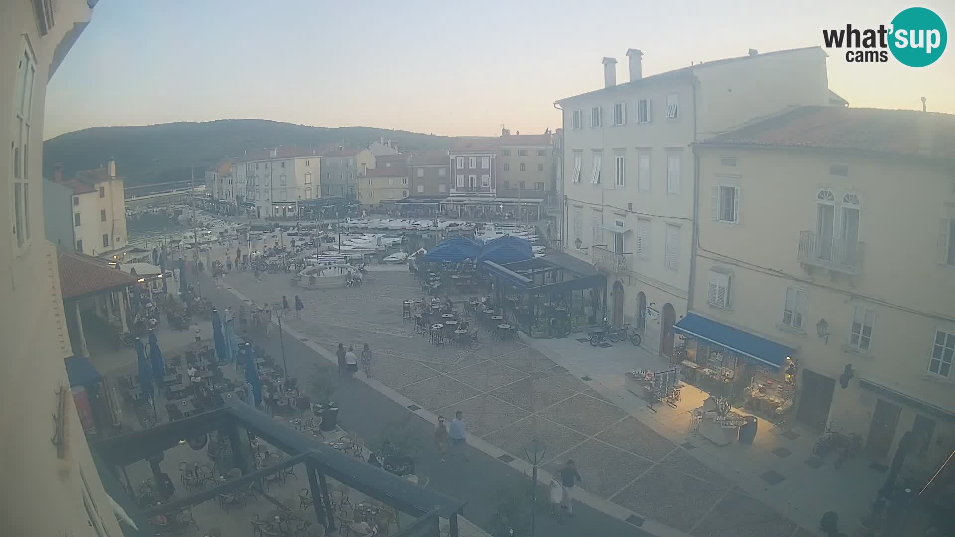 LIVE cam Cres city – place principale et “mandrač” – île de Cres – Croatie
