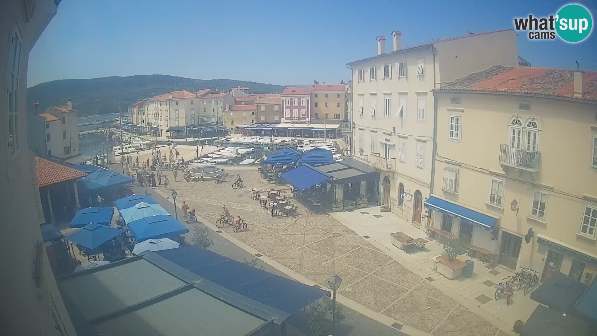 LIVE cam Cres city – place principale et “mandrač” – île de Cres – Croatie