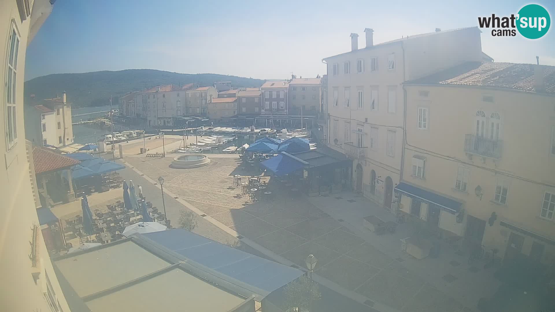 LIVE cam Cres city – place principale et “mandrač” – île de Cres – Croatie