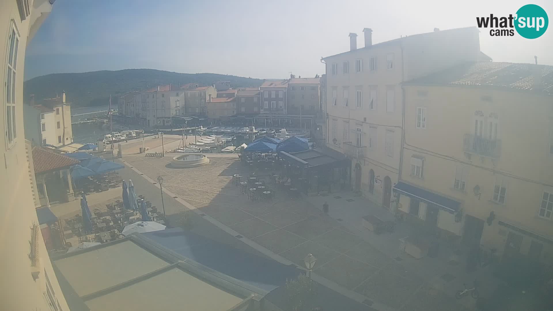 Cámara en vivo ciudad de Cres – plaza principal y “mandrač” – isla de Cres – Croacia