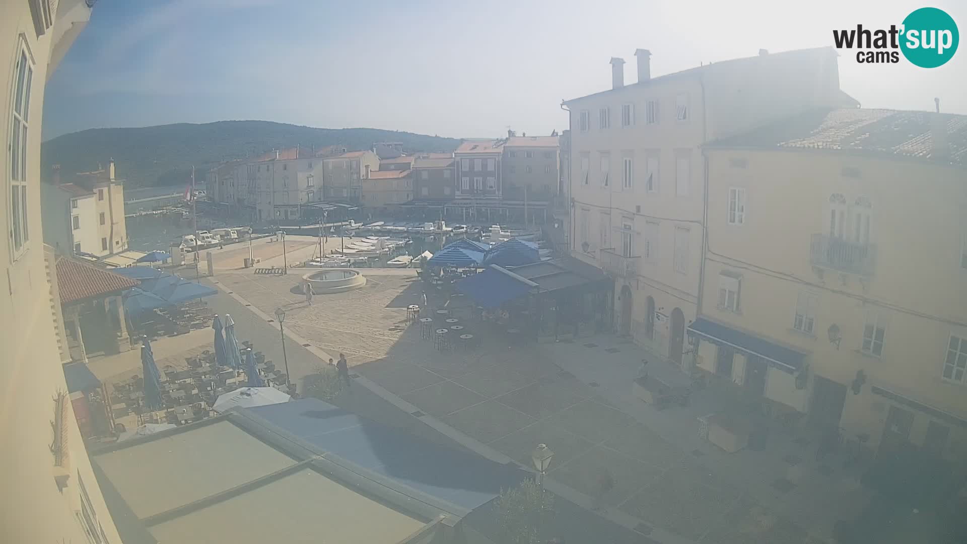 LIVE cam Cres city – place principale et “mandrač” – île de Cres – Croatie