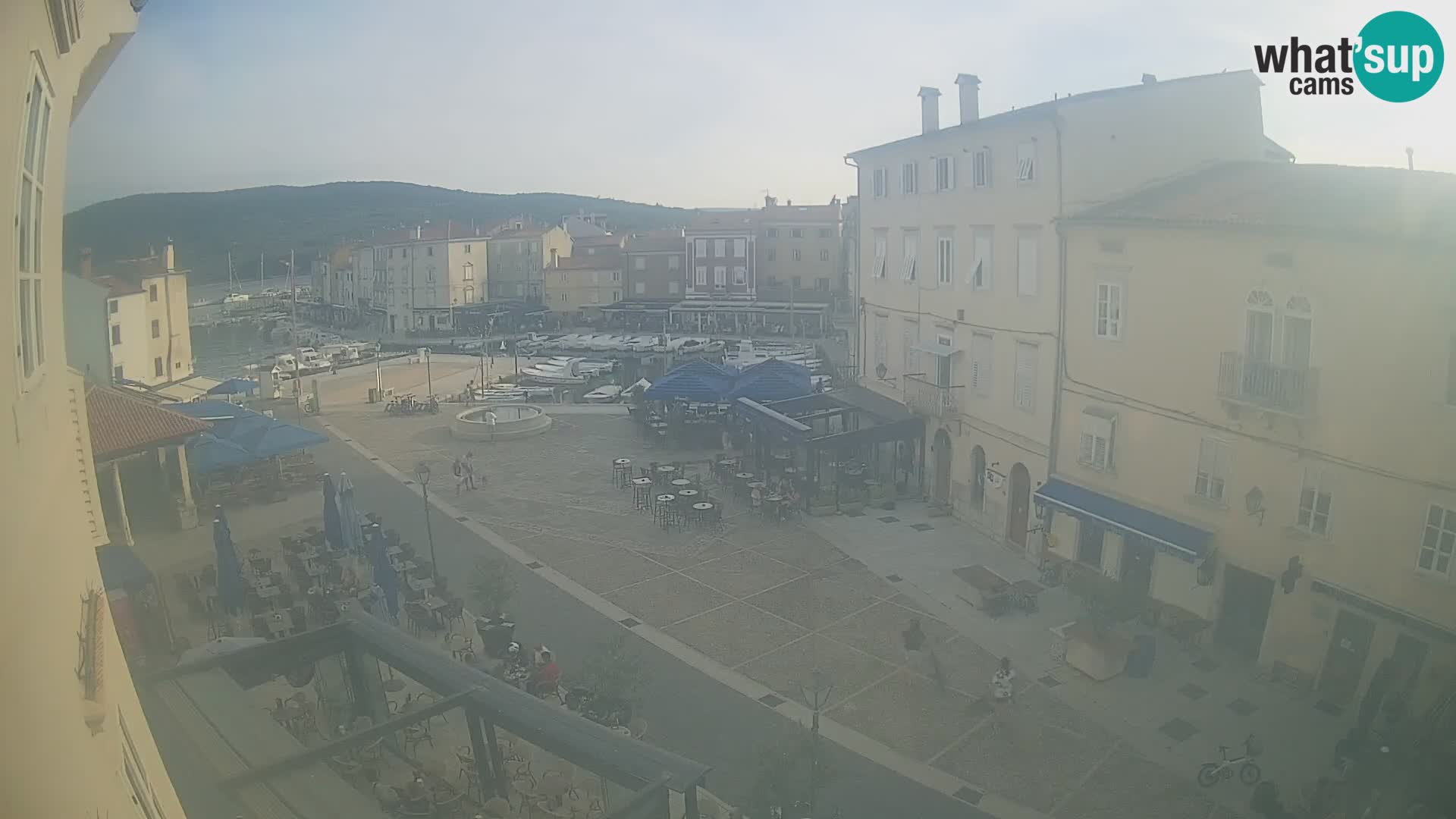 LIVE cam Cres city – place principale et “mandrač” – île de Cres – Croatie