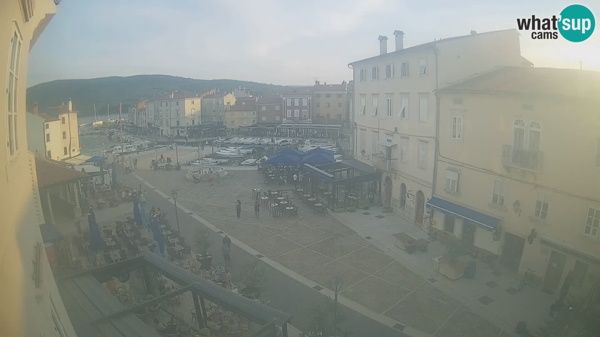 LIVE cam Cres city – place principale et “mandrač” – île de Cres – Croatie
