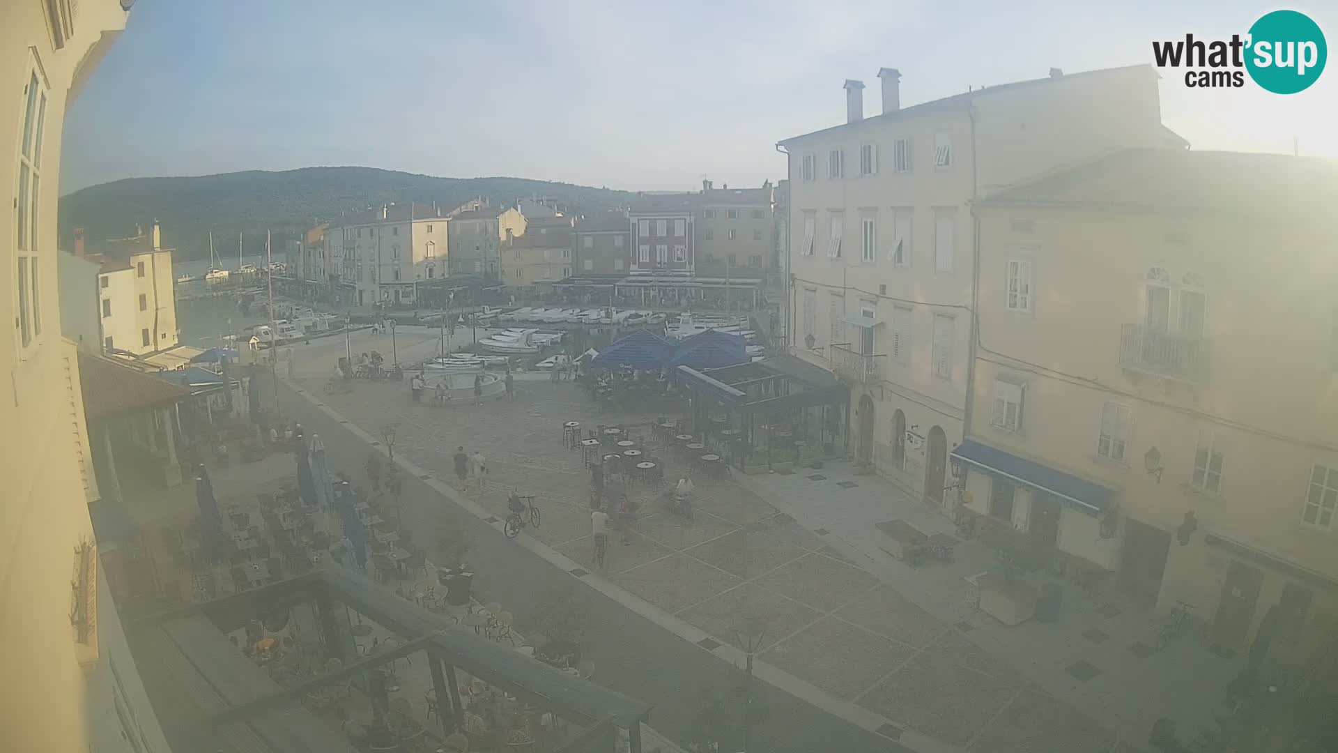 Cámara en vivo ciudad de Cres – plaza principal y “mandrač” – isla de Cres – Croacia