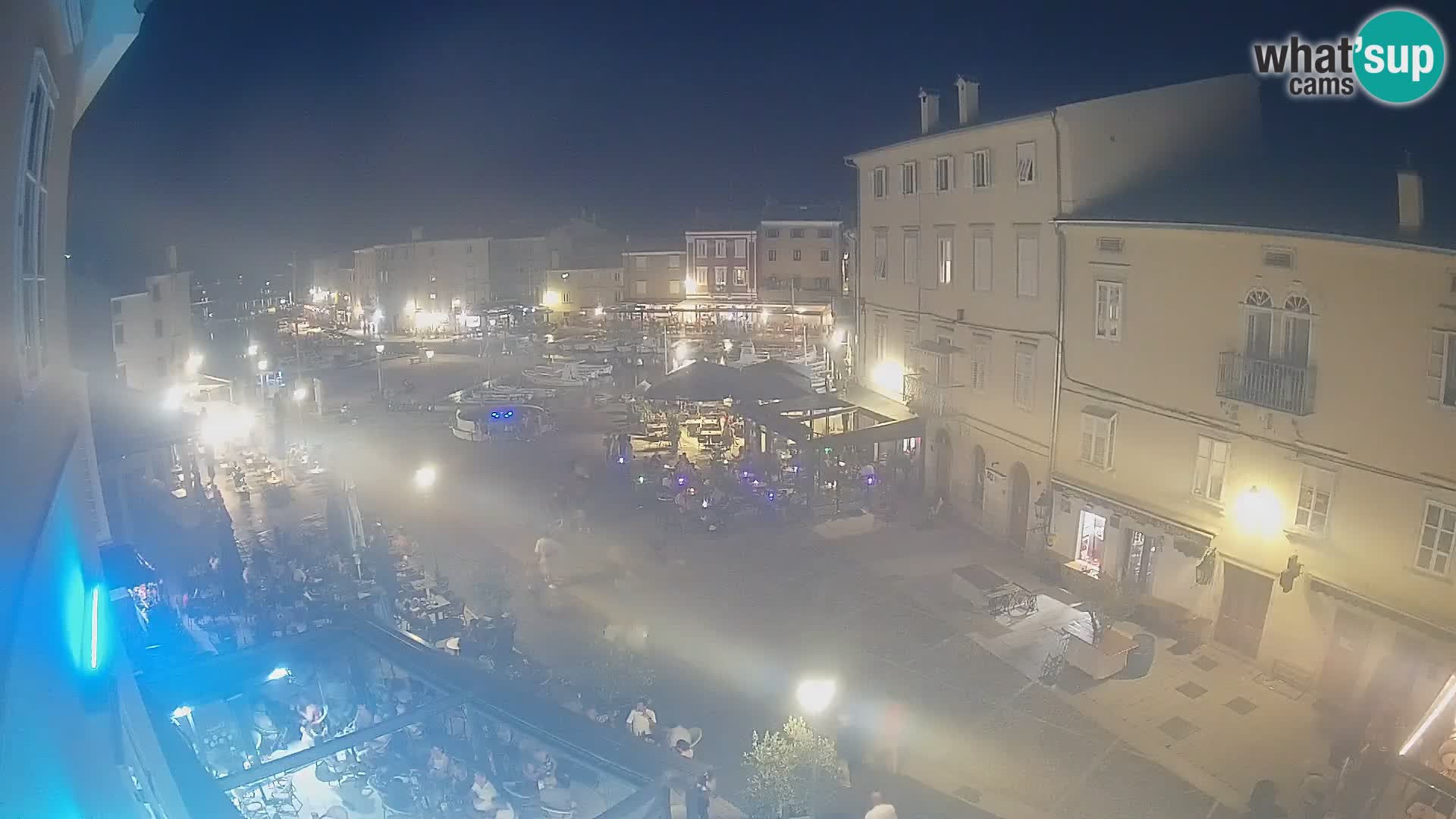 Cámara en vivo ciudad de Cres – plaza principal y “mandrač” – isla de Cres – Croacia