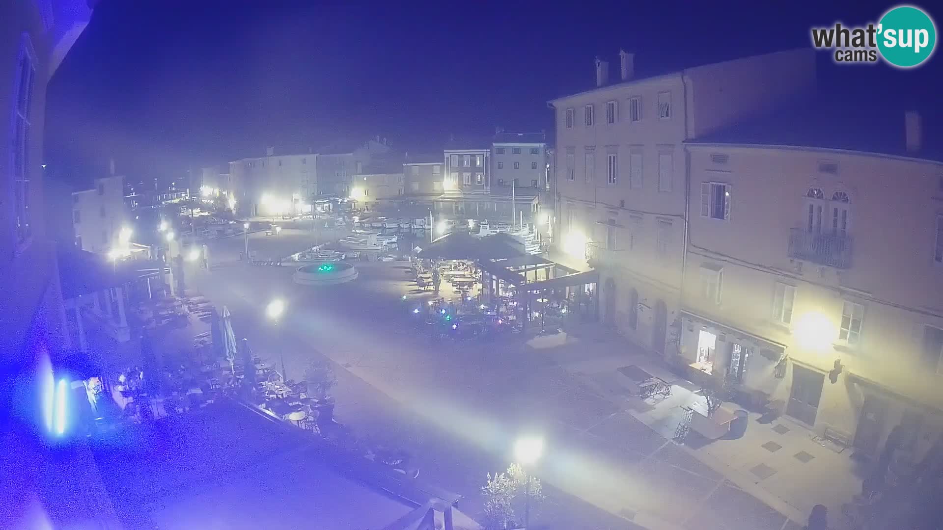 Cámara en vivo ciudad de Cres – plaza principal y “mandrač” – isla de Cres – Croacia