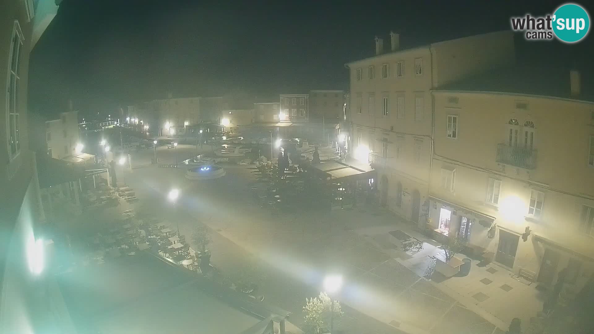 LIVE cam Cres city – place principale et “mandrač” – île de Cres – Croatie