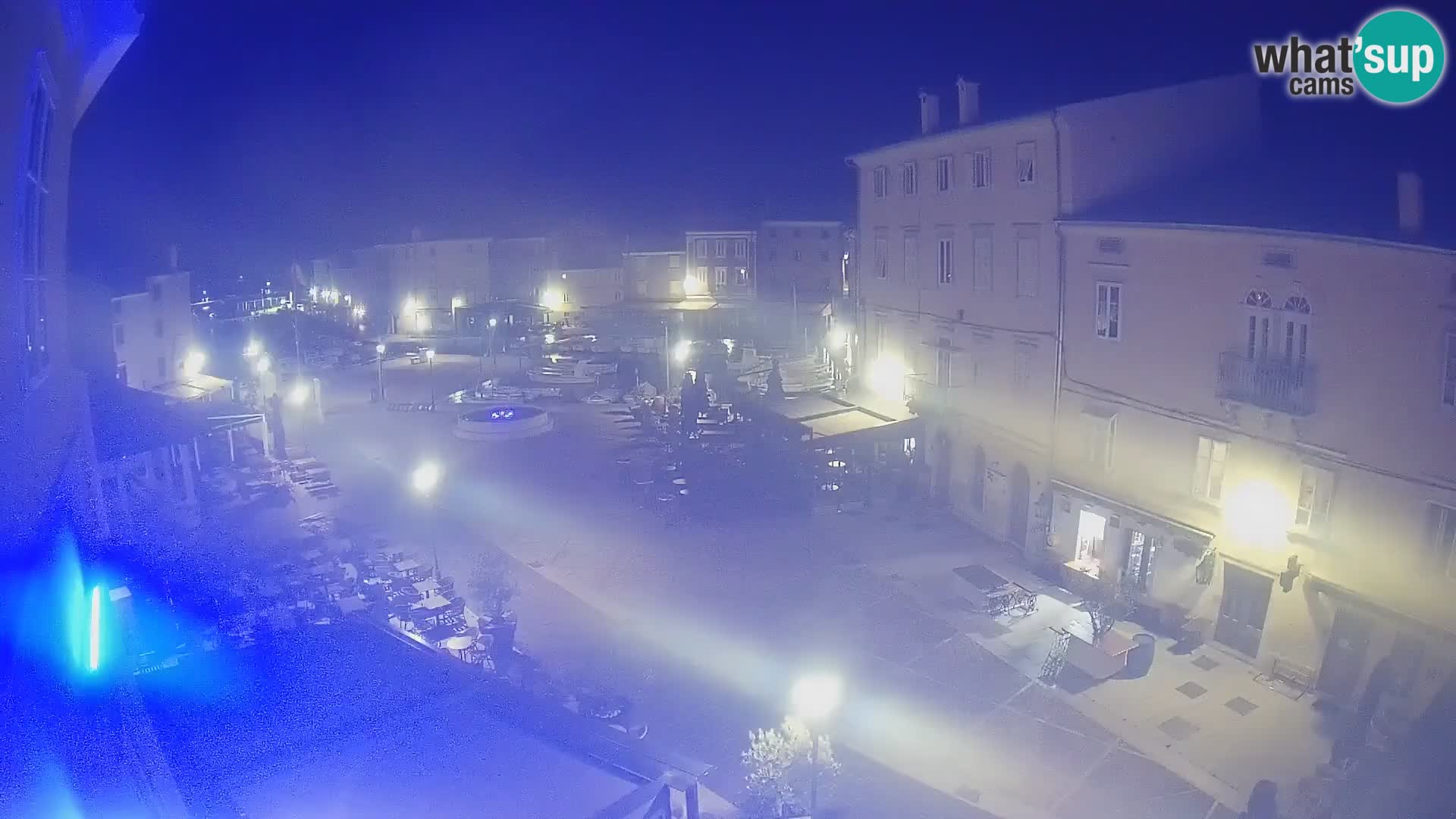 Cámara en vivo ciudad de Cres – plaza principal y “mandrač” – isla de Cres – Croacia