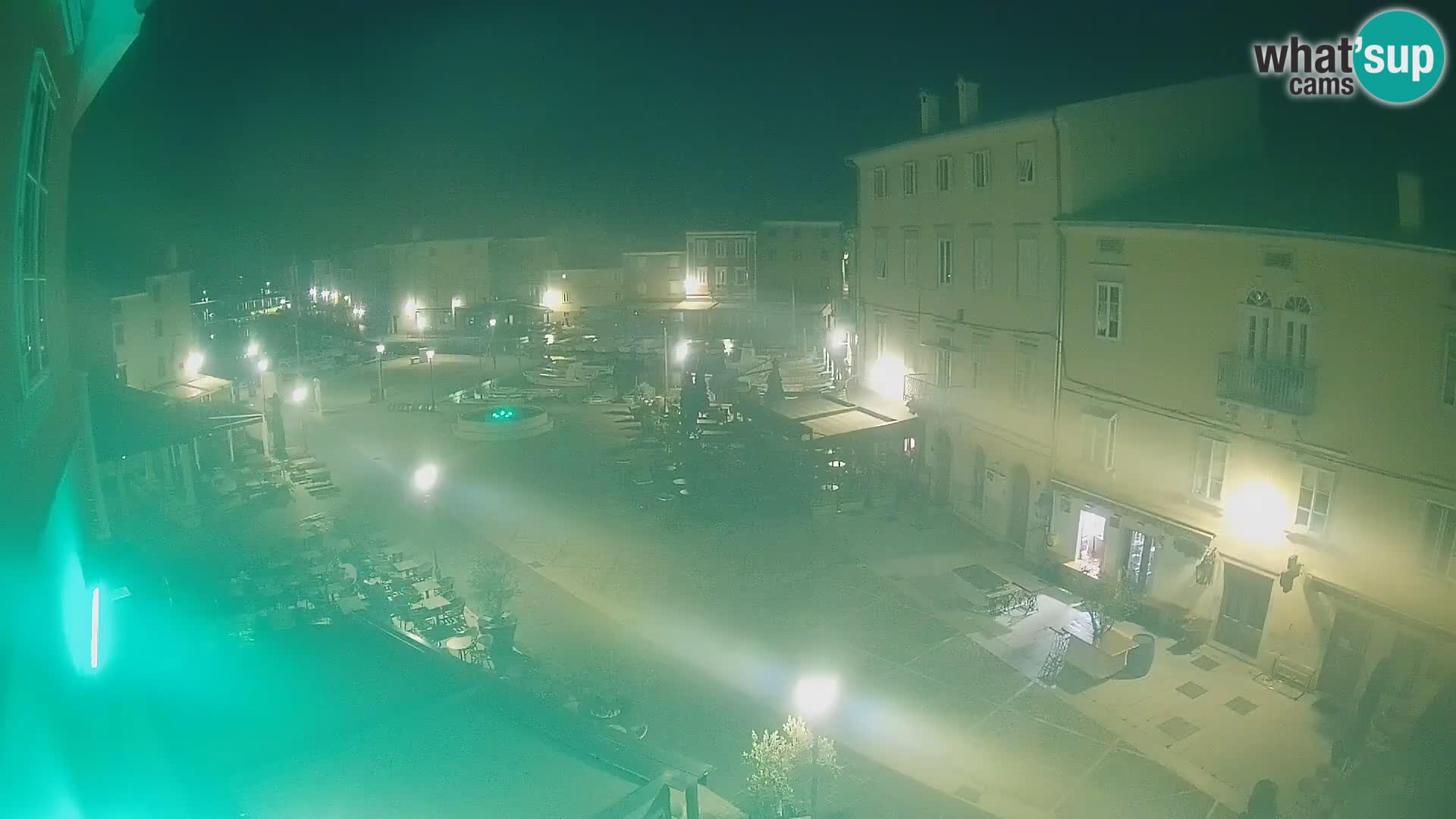 LIVE cam Cres city – place principale et “mandrač” – île de Cres – Croatie