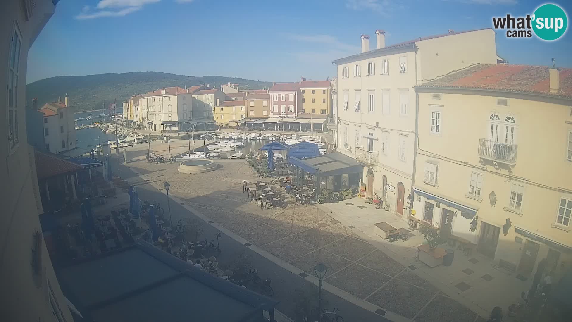 LIVE cam Cres city – place principale et “mandrač” – île de Cres – Croatie