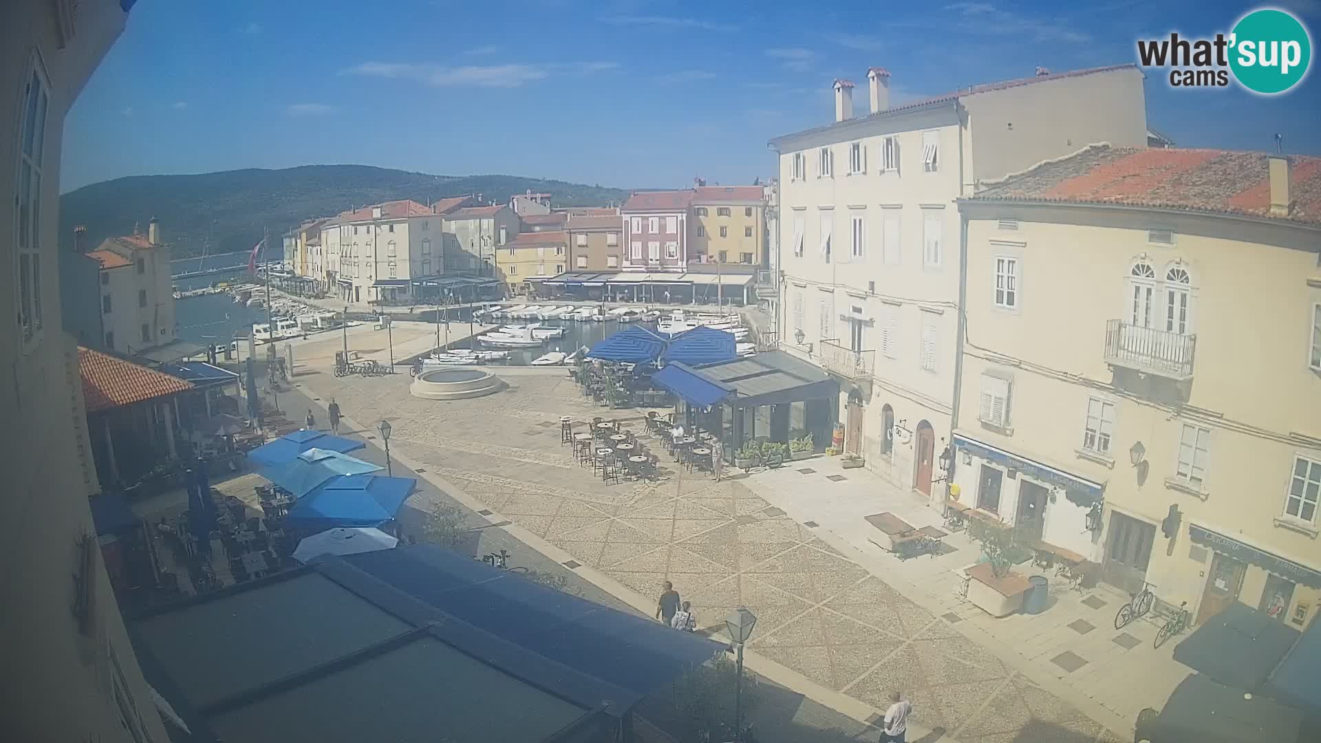 LIVE cam Cres city – place principale et “mandrač” – île de Cres – Croatie