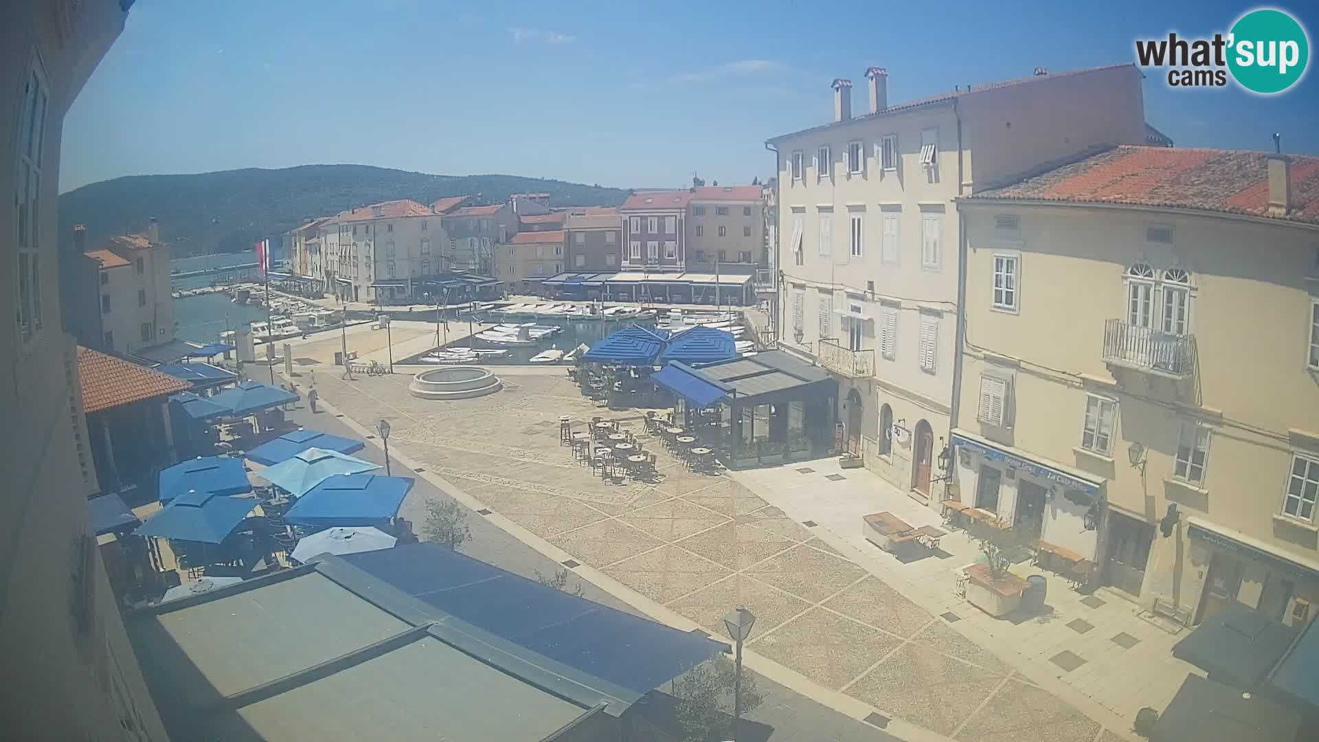 LIVE cam Cres city – place principale et “mandrač” – île de Cres – Croatie