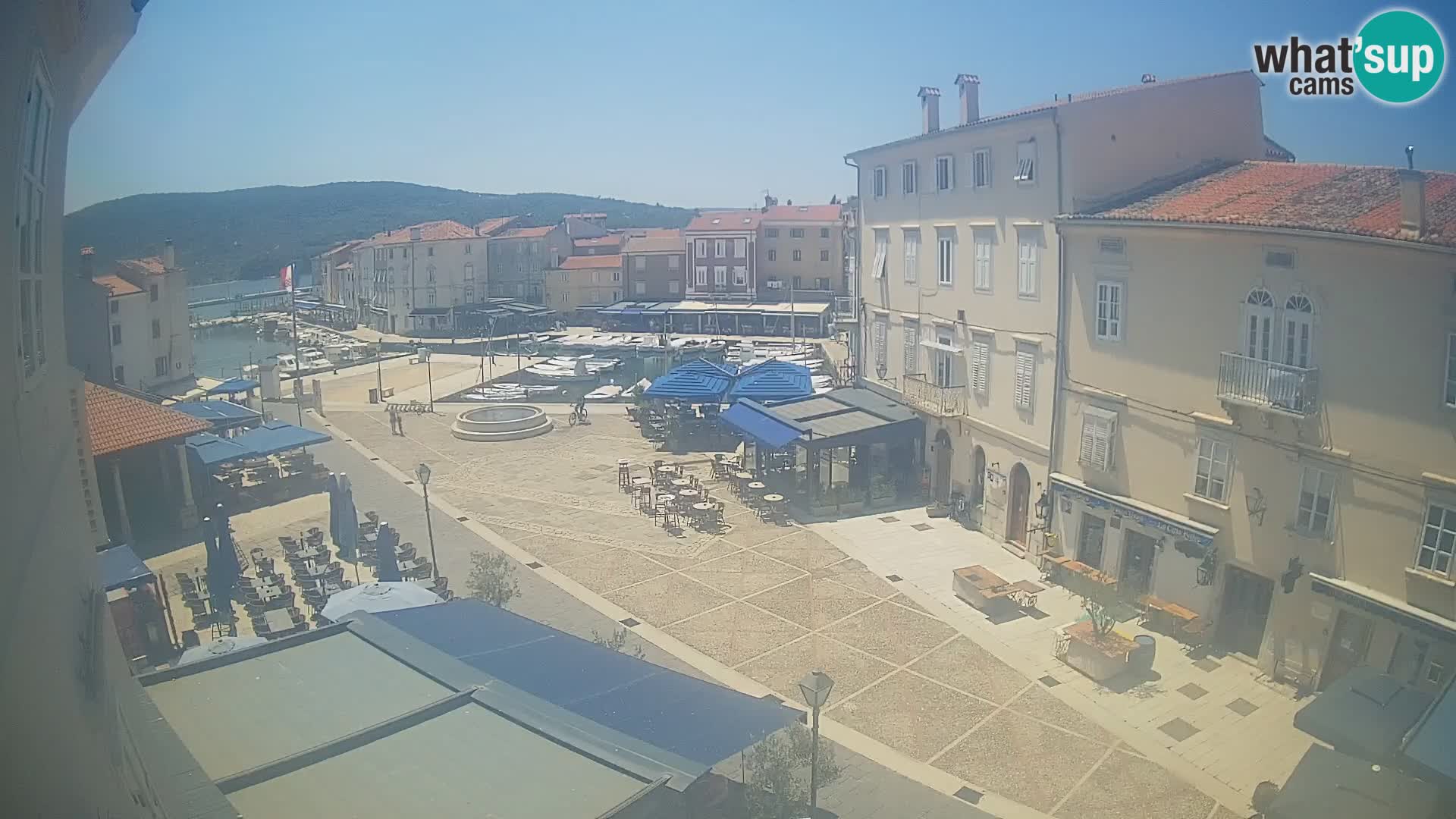 LIVE cam Cres city – place principale et “mandrač” – île de Cres – Croatie