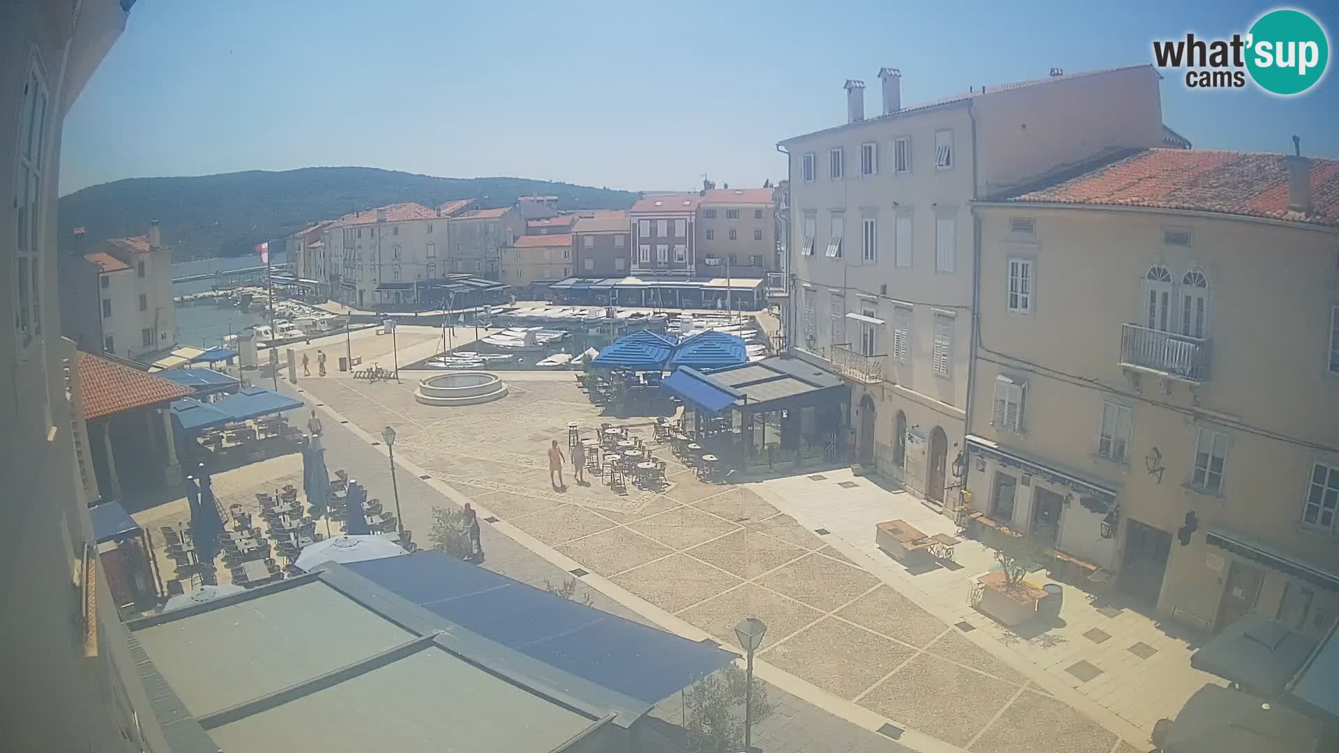 Cámara en vivo ciudad de Cres – plaza principal y “mandrač” – isla de Cres – Croacia